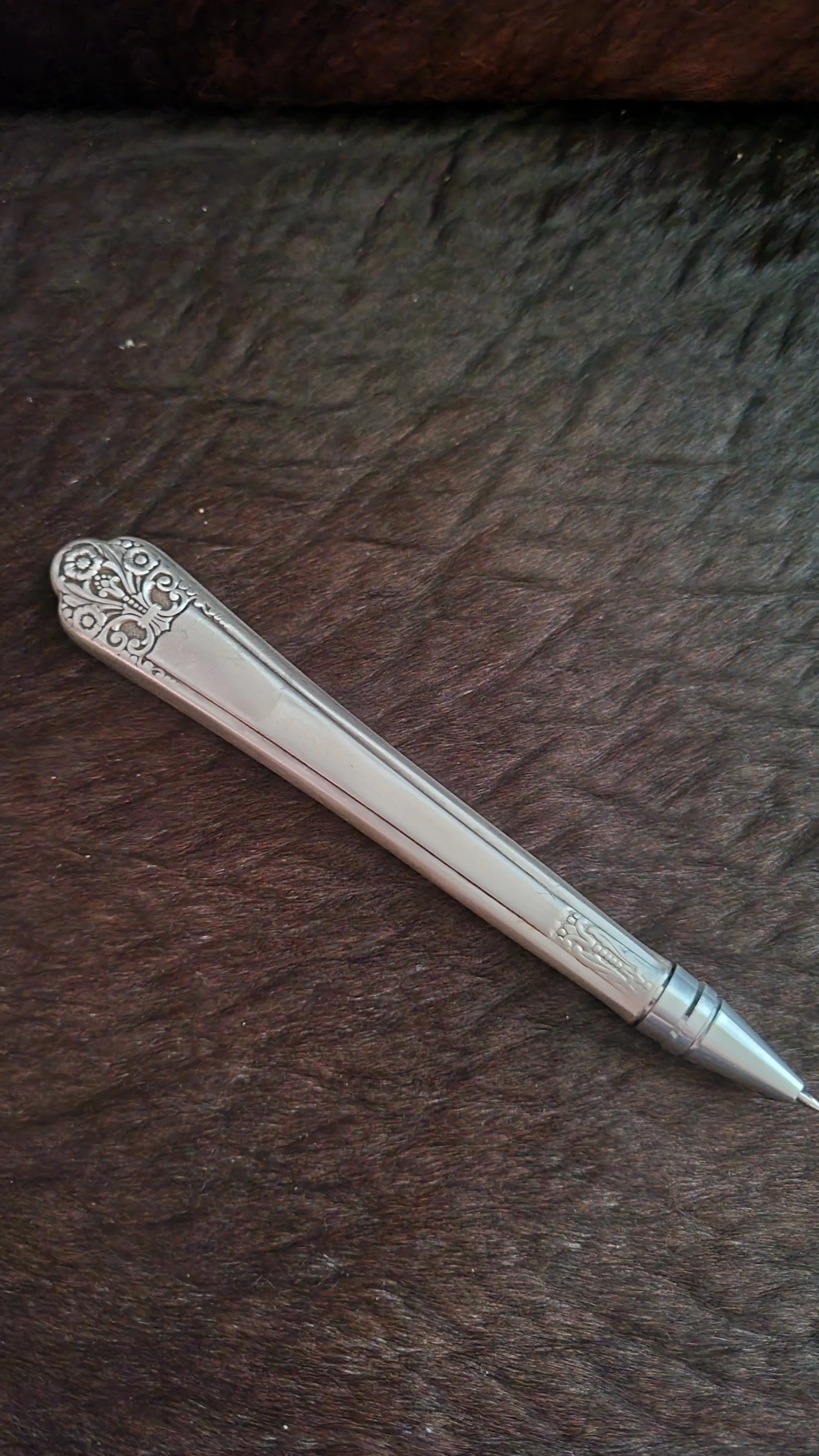 Silverware ink pen with refillable insert