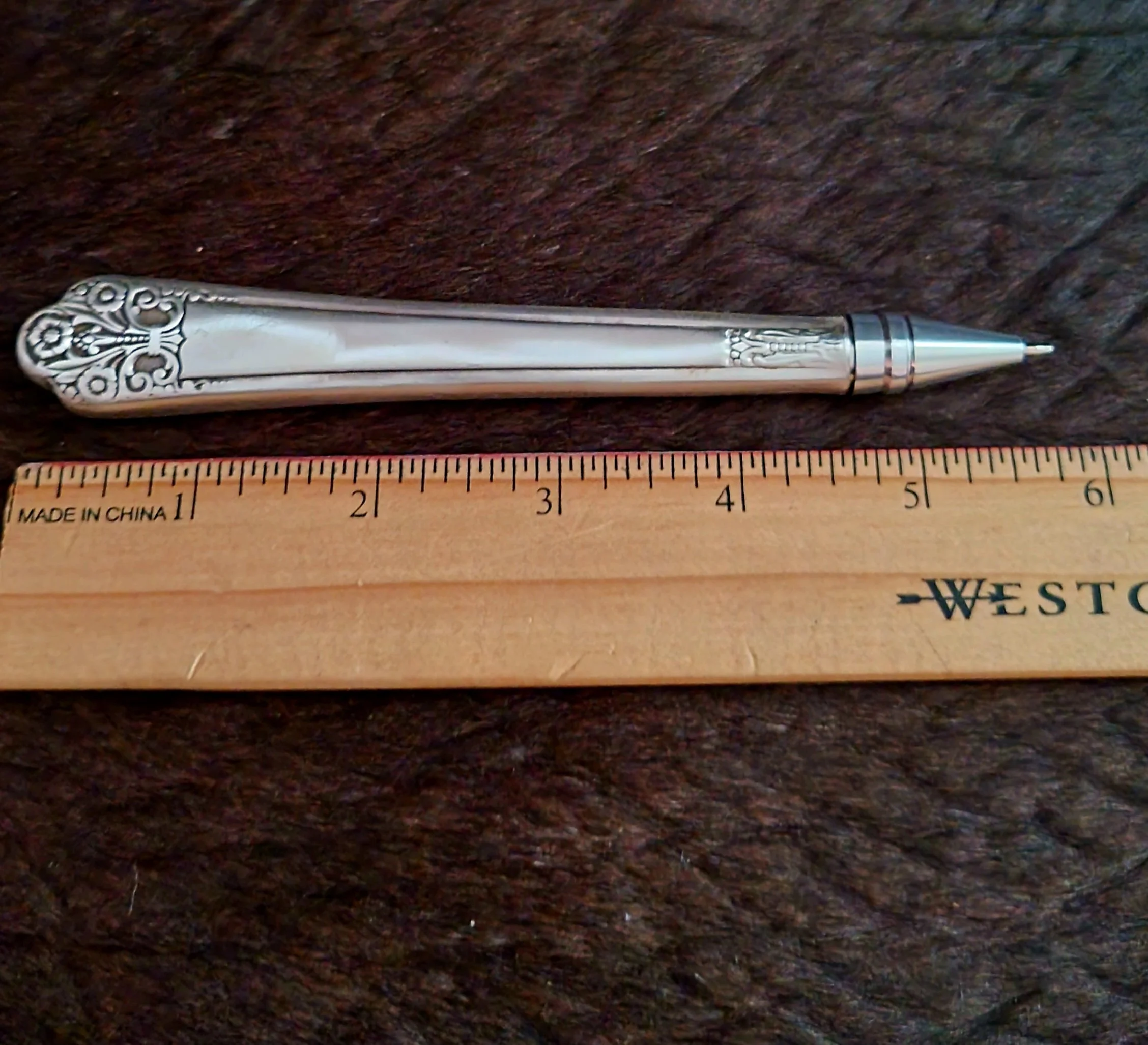 Silverware ink pen with refillable insert