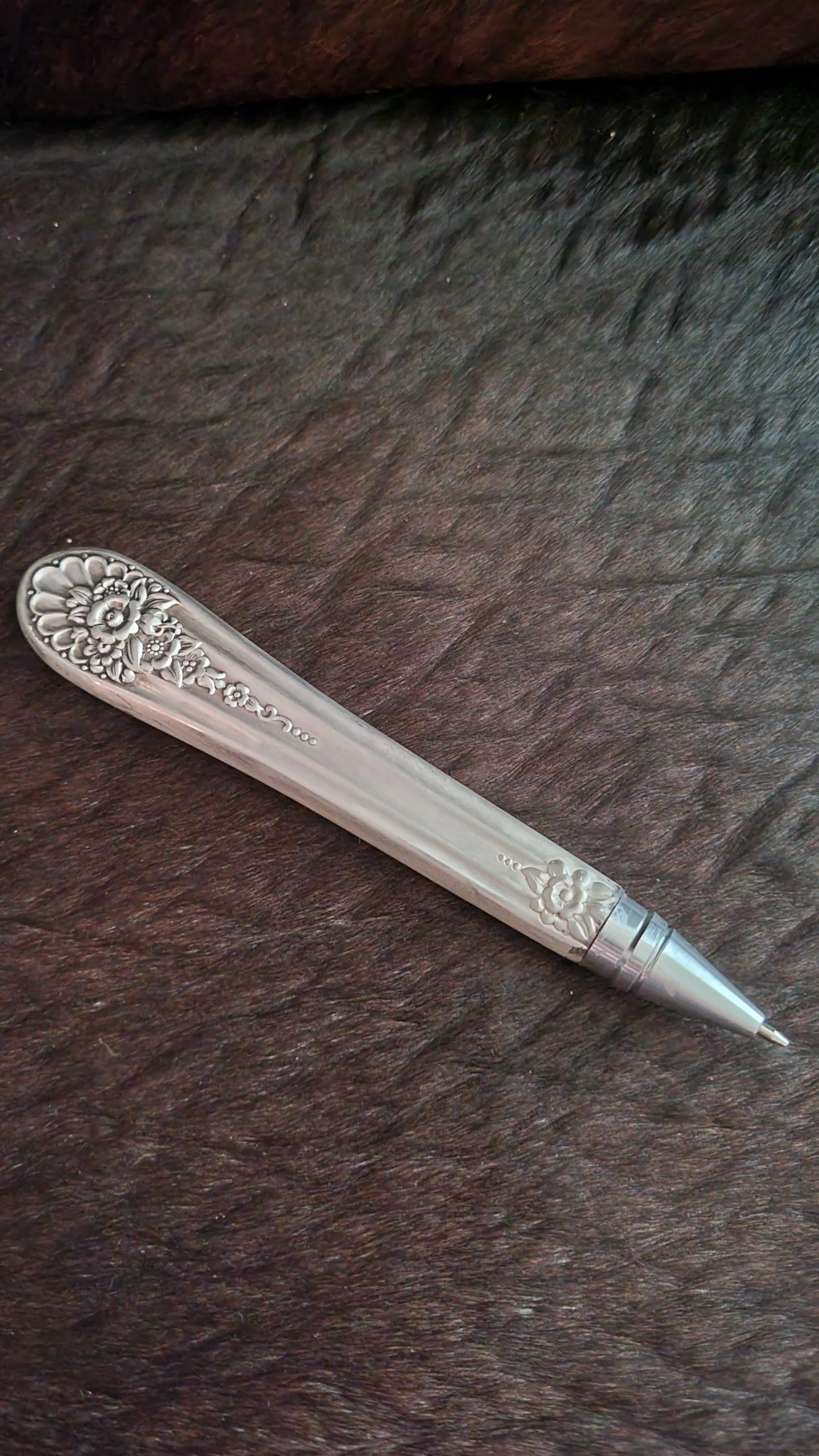 Jubilee pattern silverware ink pen with refillable insert