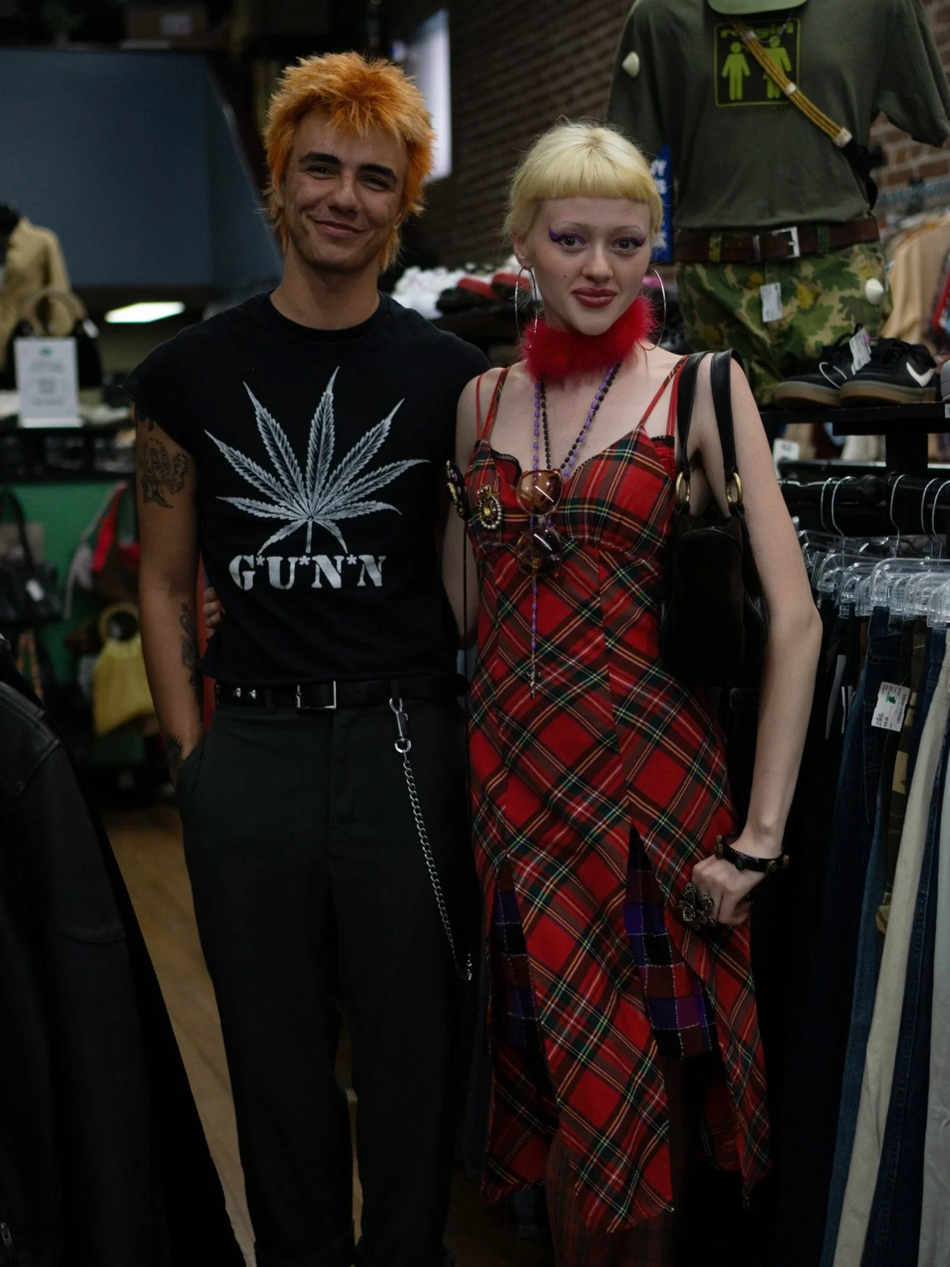 Cool people and cute finds at DeeLux⭐️

#buyselltrade #deelux #vintagefashion