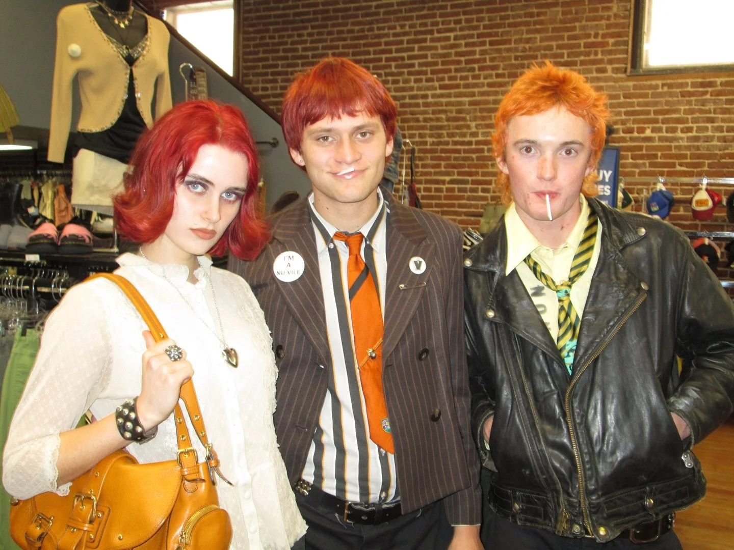 A bit of April @ DeeLux 🖤

#buyselltrade #deelux #vintagefashion