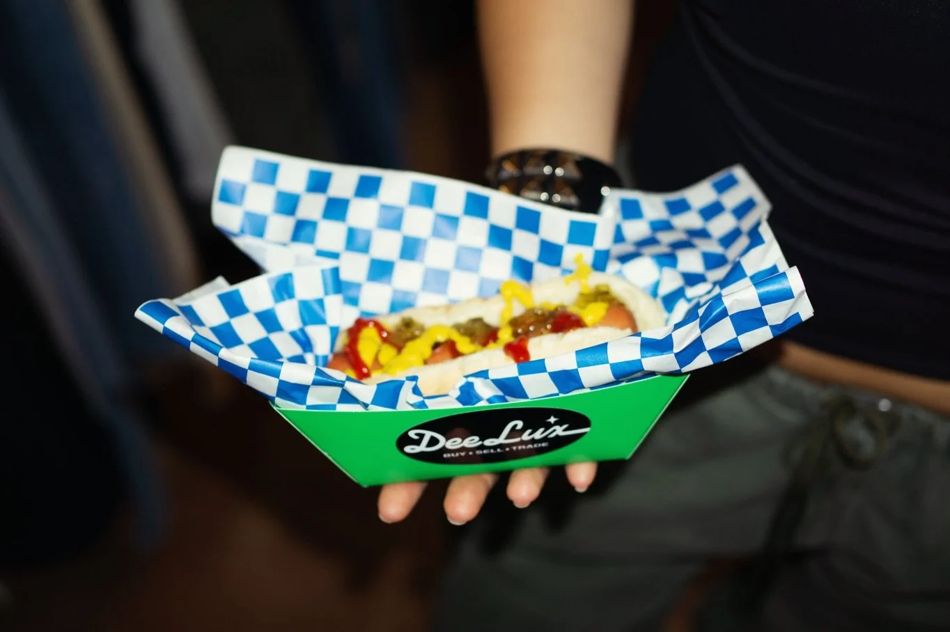 We kicked off @sadiestreetrecords Summer Run with hot dogs, thrifting and good tunes⭐️

Music: @maxgardener &amp; @pop___club 

#deelux #summer #highlandpark