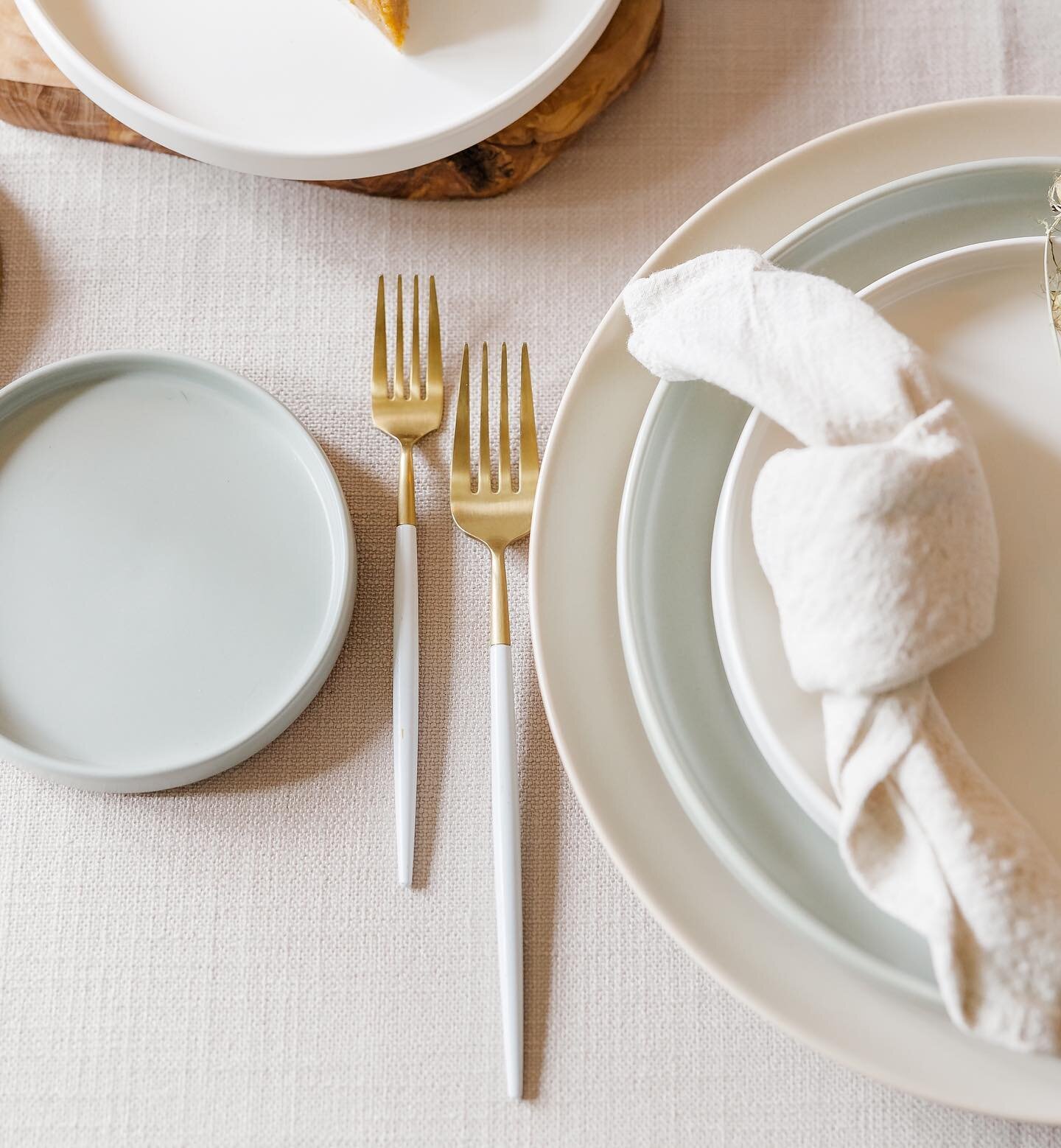Up close and personal with a few of our favourite things! 

Featuring our Willow dinner set with white &amp; sage green, our Madeline flatware &amp; Beige linen napkin!
