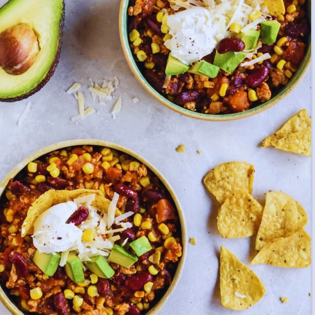 Recipe of the day: 

Healthy turkey chili made with lean ground turkey, kidney beans and corn. 

This version is simply the BEST! Perfectly spiced and packed with plenty of protein and fiber. Can be made on the hob or in your slow cooker!

 #deliciou