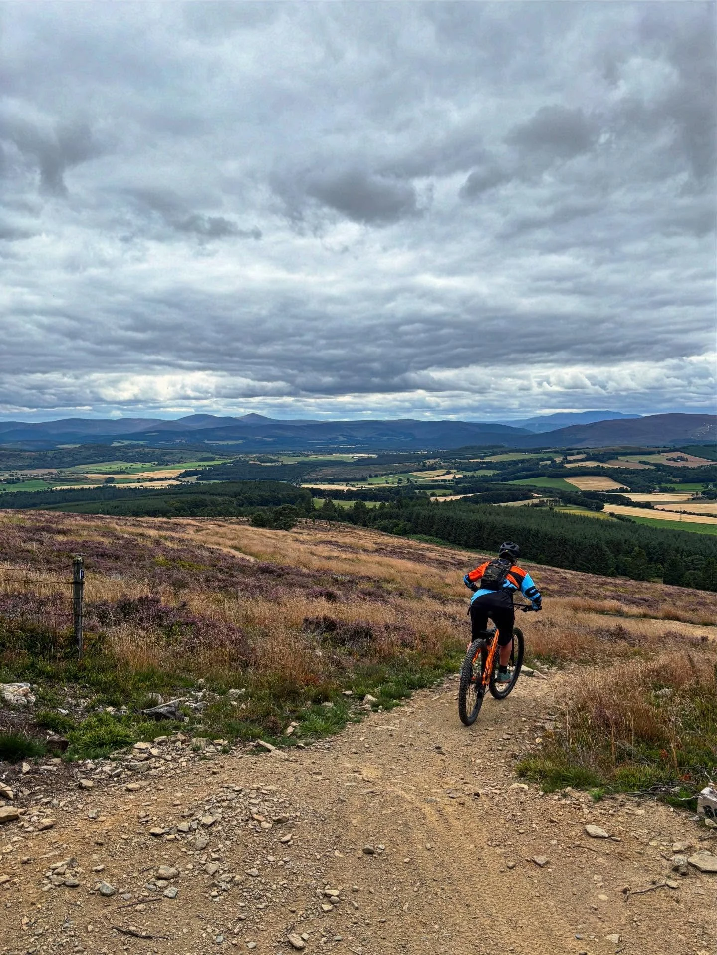 Coaching views don&rsquo;t get much better than this! @tarlandtrails 

#mtb #mtbcoaching #coach #tarlandtrails #mountainbike #aberdeenshire
