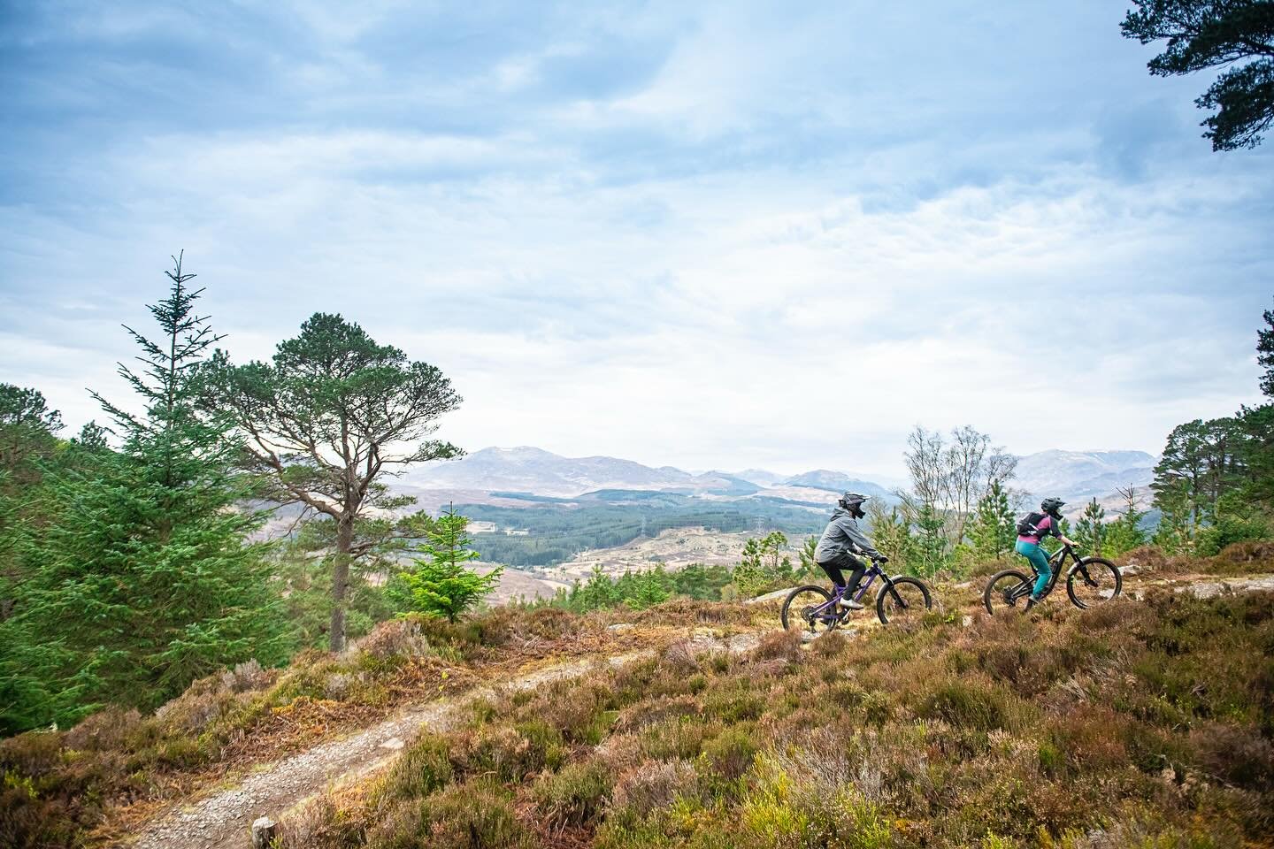 Introducing @trans.caledonia 🏴󠁧󠁢󠁳󠁣󠁴󠁿 the ultimate Scottish mountain bike enduro race! We are delighted to have teamed up with Chris at @thecontourcollective and an epic team to bring you a six-day enduro race across Scotland.

Get ready for an