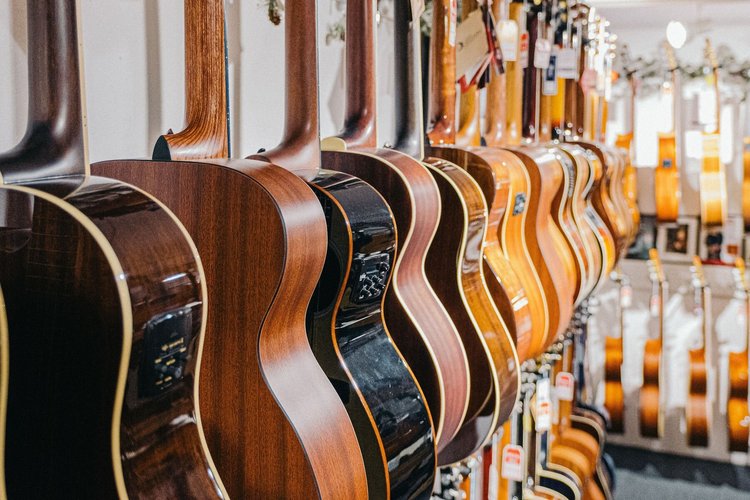Used Acoustic Guitars — Lightning Joe's Guitar Heaven