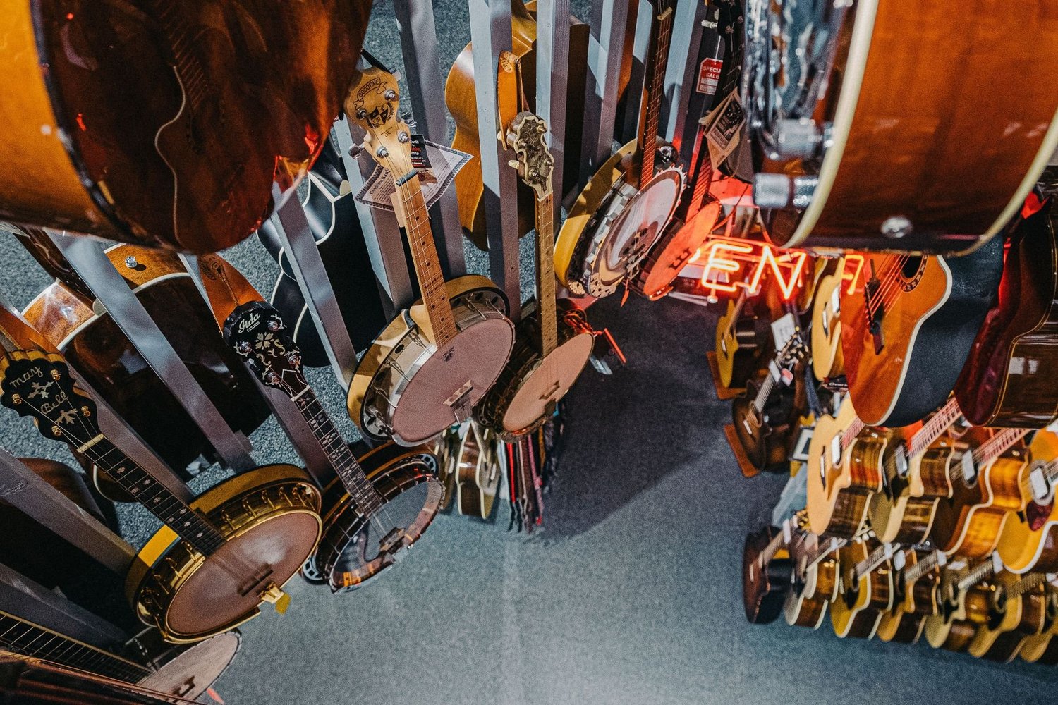 Banjos — Lightning Joe's Guitar Heaven