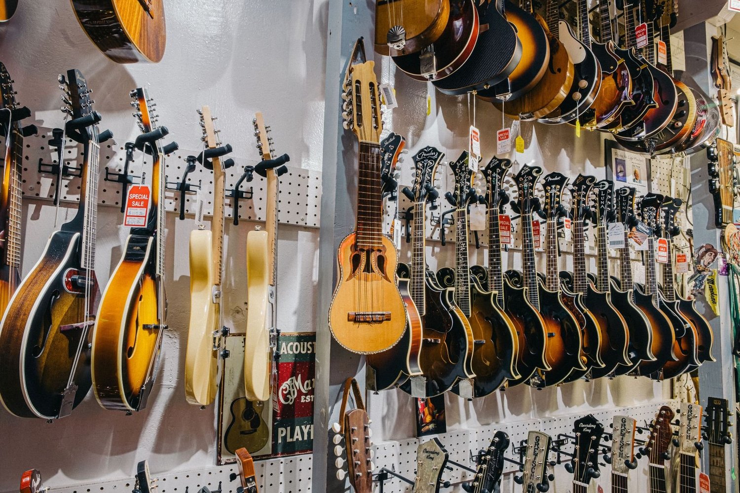 Used Folk Instruments — Lightning Joe's Guitar Heaven