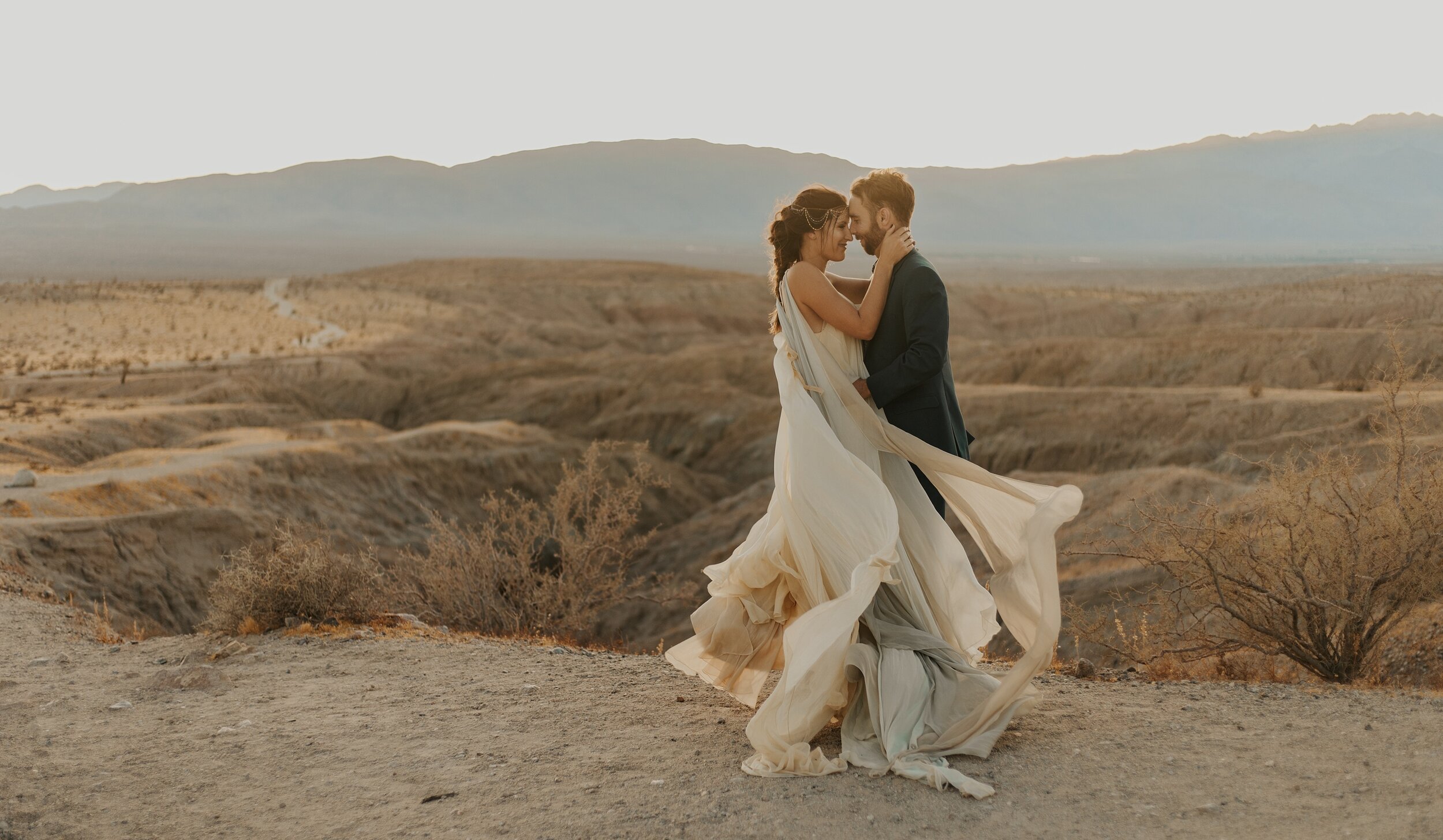 jessika-christine-photography-desert-elopement-couples-outdoor-adventurous-session (14).jpg