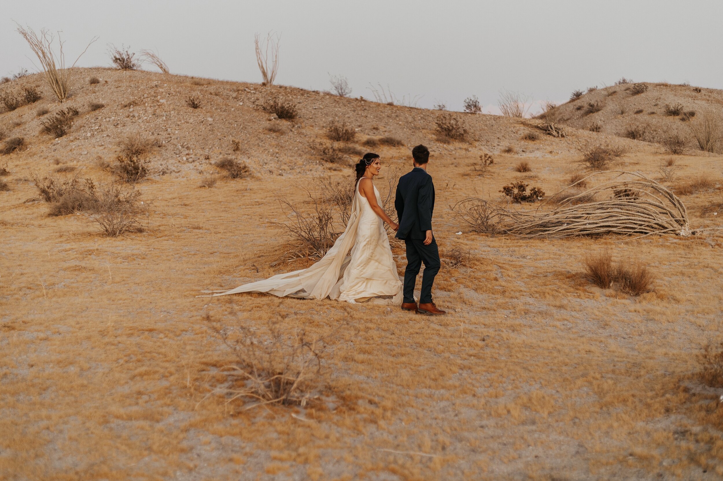jessika-christine-photography-desert-elopement-couples-outdoor-adventurous-session (21).jpg