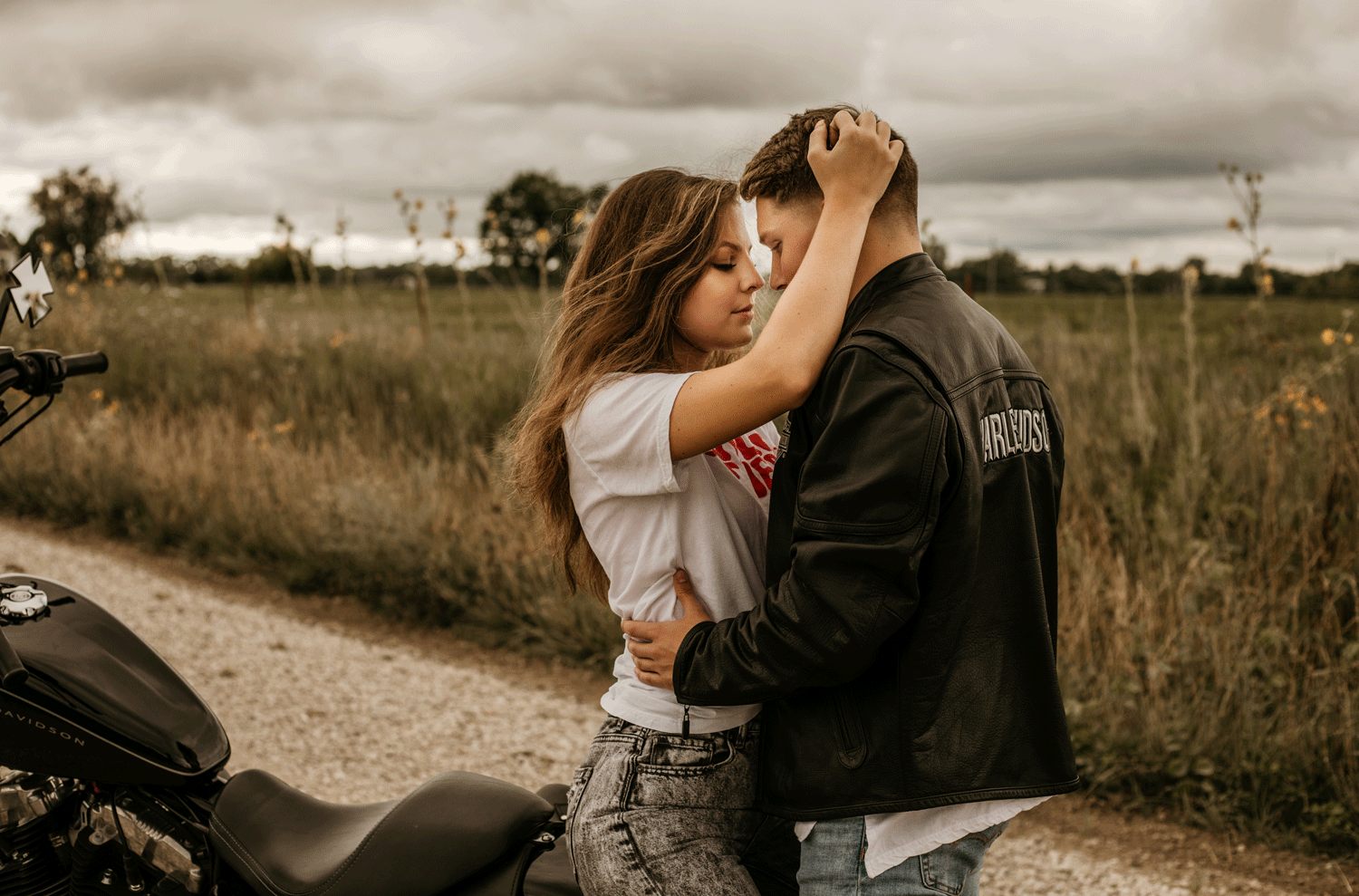 motorcycle+session+_+adventure+session+_+engagement+session+_+motorcycle+photos+_+lana+del+rey+_+ride+or+die+_+adventurous+couple+_+kansas+city+photographer+_+kansas+city+photography.gif