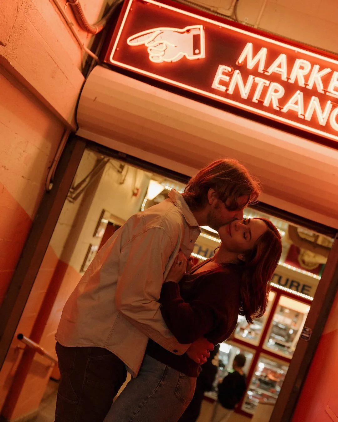 Having your engagement session at Pike Place Market captures everything that makes Seattle feel alive &mdash; the colors, the energy, and the romance. As a Seattle engagement photographer, I love guiding couples through the market&rsquo;s charm &mdas