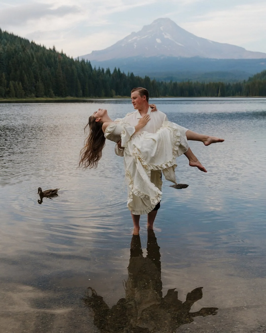 In the heart of the PNW, this Pride-and-Prejudice&ndash;inspired photoshoot brings Austen&rsquo;s timeless romance to moss-covered forests and a sun kissed mountain. Flowing Regency-inspired skirts sweep against fern-lined trails, reading between anc