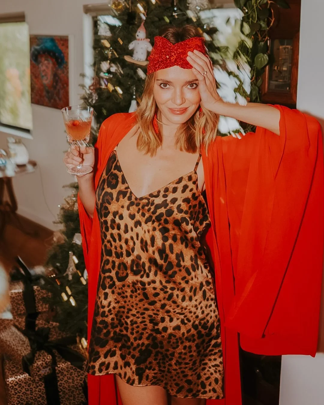 Holiday party, but make it a photoshoot 🎄✨

Hire me, your Seattle photographer, turn the cocktails into props, the twinkle lights into a backdrop, and your &ldquo;just one more drink&rdquo; into iconic candids. Your future self will thank you.

Holi