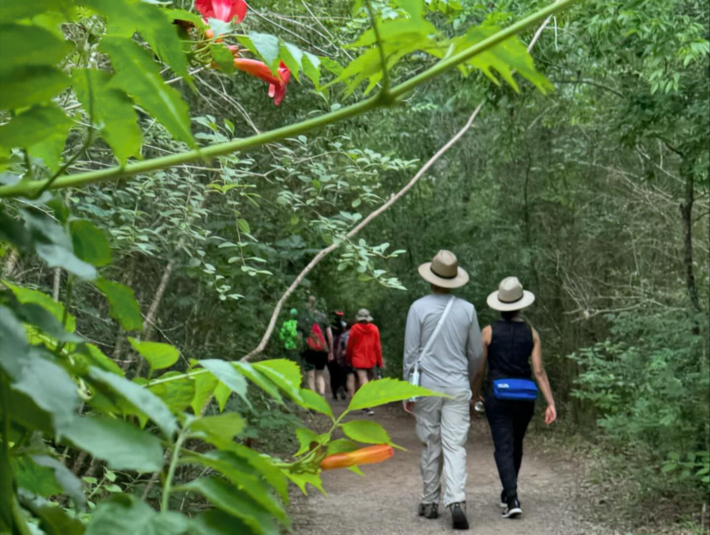 Friday Wellness Walk at Memorial Park. Such a wonderful way to step into the weekend! Join UP next week *link in bio 
#GoWalkYourself @memorialparkconservancy