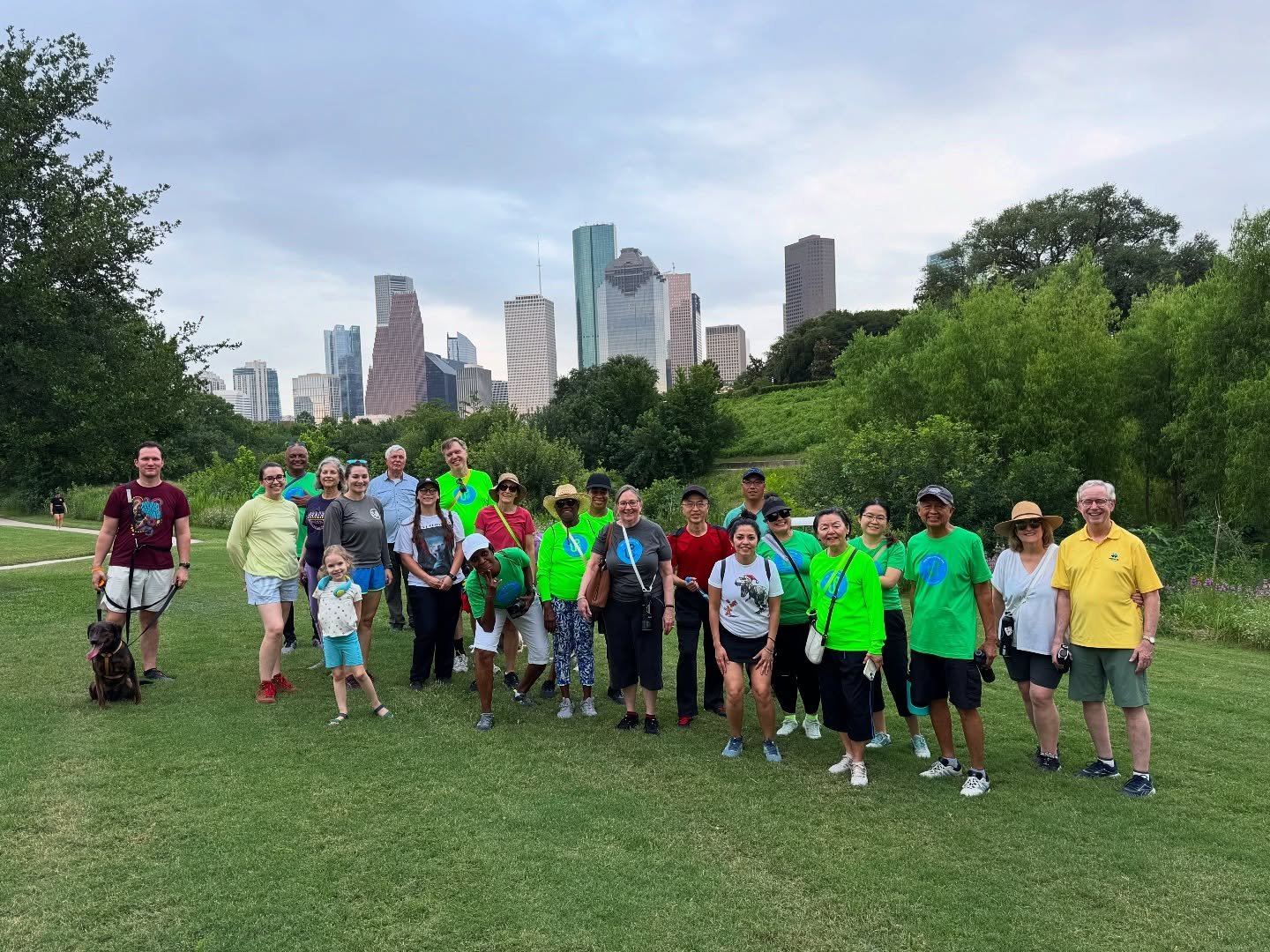 Wellness Walk Wednesday at Buffalo Bayou Park. The hint of a breeze and great conversation kept us cool as we eased on down the path this evening. Every week a chance to come together @buffalobayou. ❤️ 
#Walk #Houston #GoWalk
