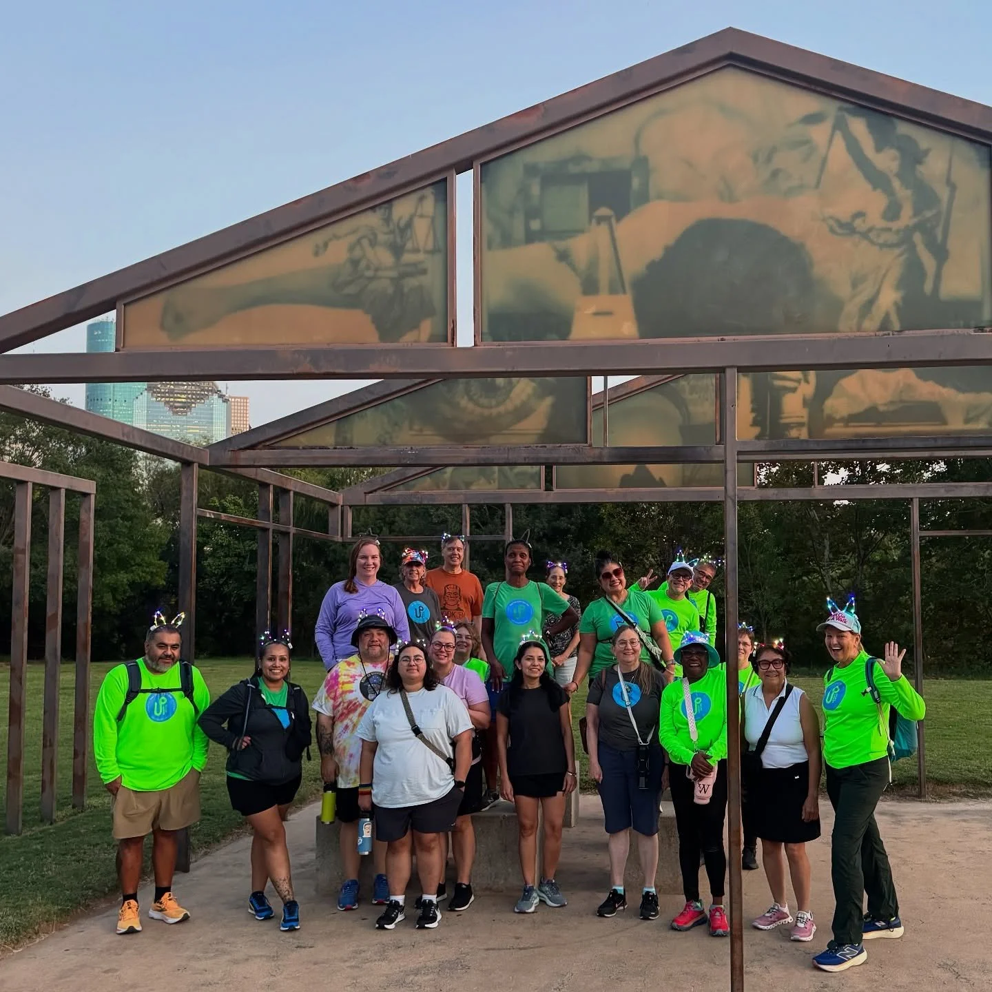 Wellness Walk Wednesday at Buffalo Bayou Park. Moving along the banks of the bayou a conversation in motion. We even were serenaded by 4 talented young musicians as we finished our walk! Join us next week @buffalobayou for all the profound benefits o