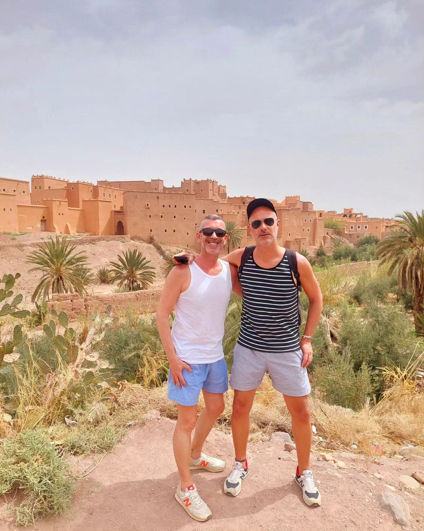 Hello Ouarzazate 😎
Ouarzazate nicknamed the door of the desert, is a city and capital of Ouarzazate Province! 

🏳️&zwj;🌈 Artur &amp; Jorge 👬 #gaymenonthego 

🏳️&zwj;🌈 Visit www.gaymenonthego.com 

#Morocco #marrakesh #marrakech #jemaaelfnaa #ma