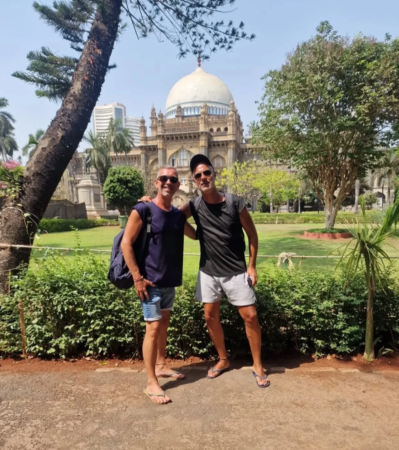 📍Wandering through the colorful chaos of Mumbai &mdash; every corner buzzing with life, flavor, and stories. This city doesn't just welcome you, it pulls you right in.
Here we are at the Prince of Wales Museum, soaking in the art and history! 😎 

?