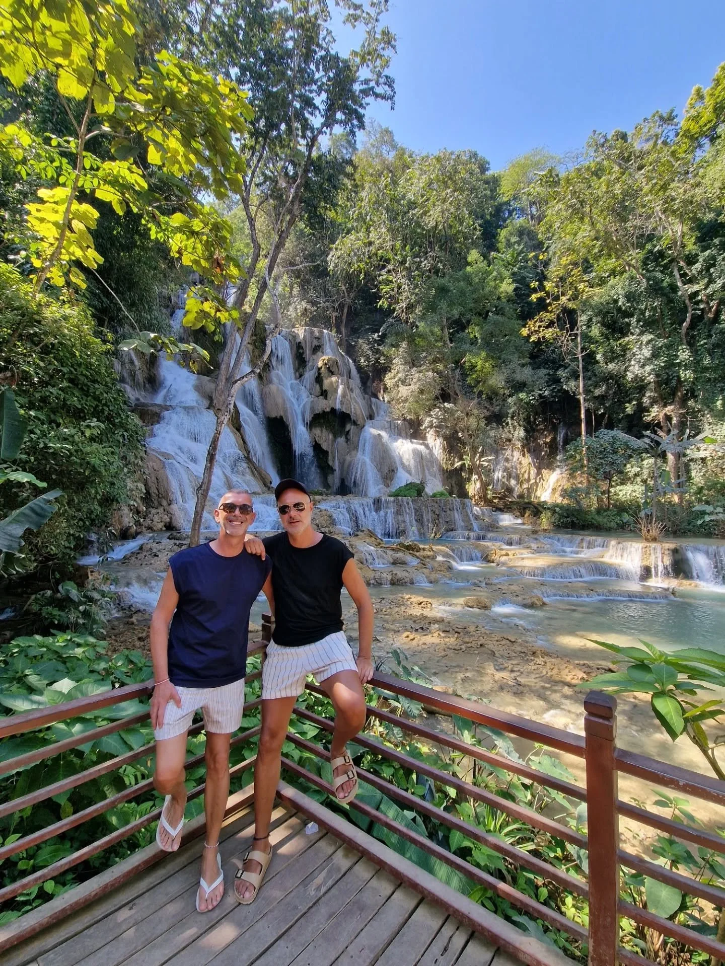 🏳️&zwj;🌈 And here we are in Laos, in the beautiful city of Luang Prabang! In these photos, we&rsquo;re visiting the famous Kuang Si Waterfalls, a truly breathtaking spot that&rsquo;s not to be missed.

We absolutely loved Laos and Luang Prabang! 🌿