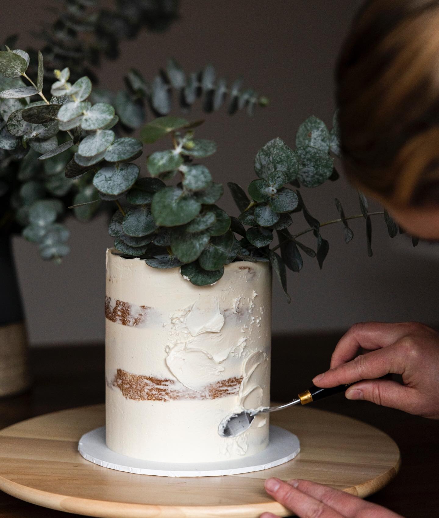 🍃🍃

#pastrychef #cakeartist #barossavalley #adelaidecakes #cakedesign #nakedcake #cake #cakeart #cakestyle #weddingcake #adelaideweddings #southaustralia