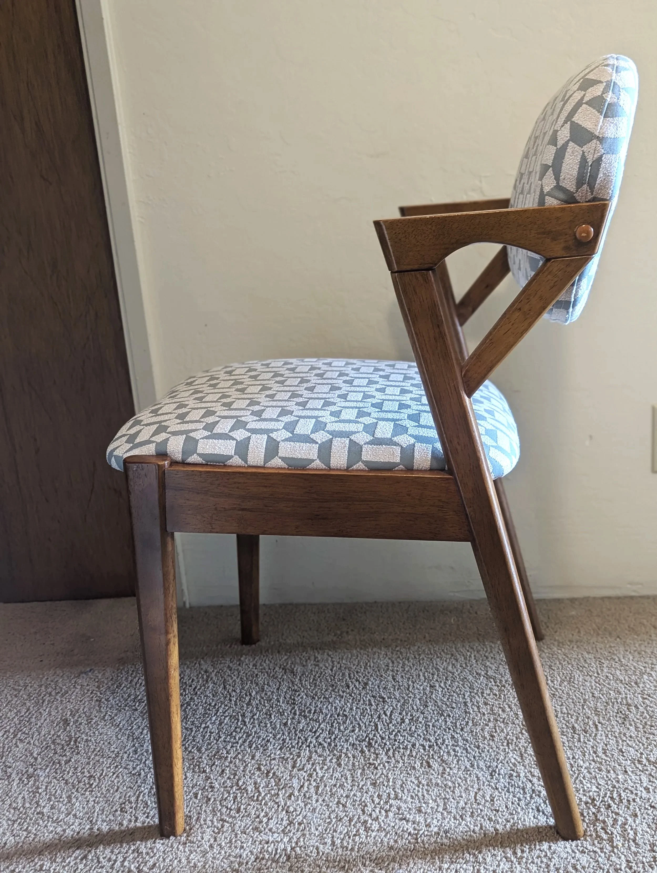jsidedinchair.jpg