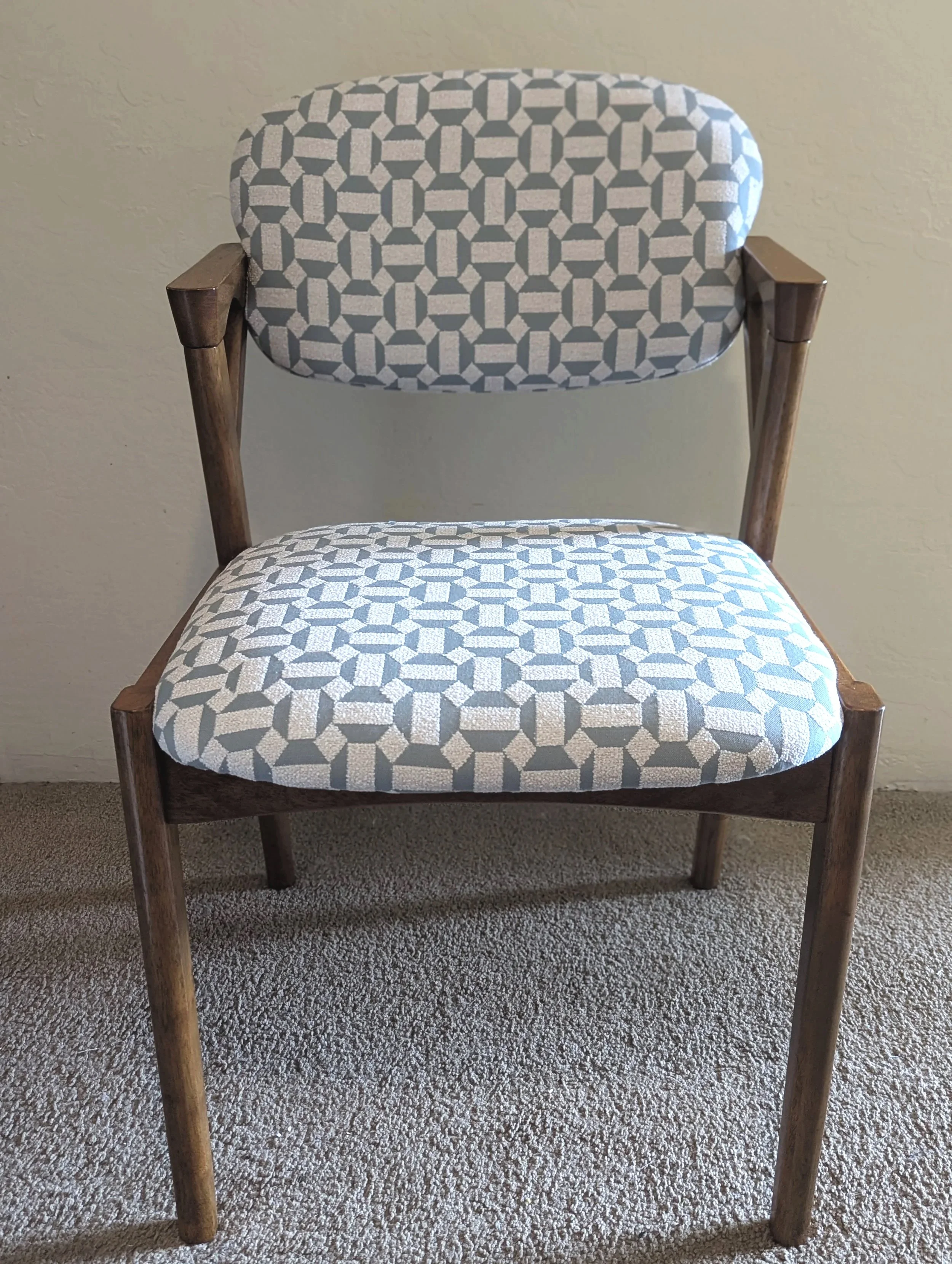 jfrontdinchair.jpg
