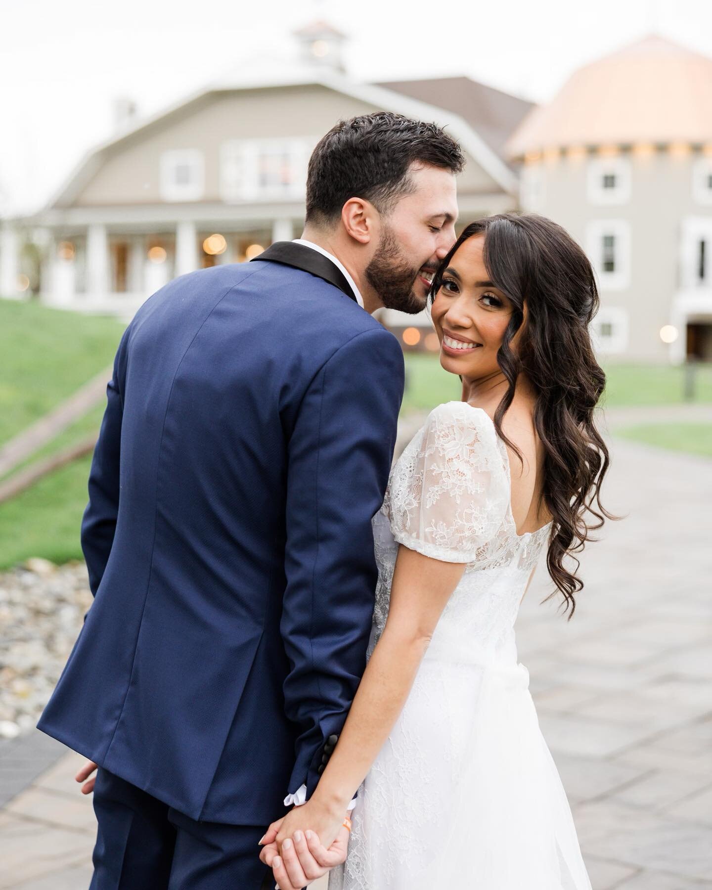 Styled this gorgeous gorgeous girl and her whole crew the other day for @prostyled.bride ❤️&hellip;
&bull;
Hair: @bridesbysette for @prostyled.bride 
Makeup: @asimoneartistry &hellip;
&bull;
#bearbrookvalley #bridalhair #onlocationhairstylist #bridal