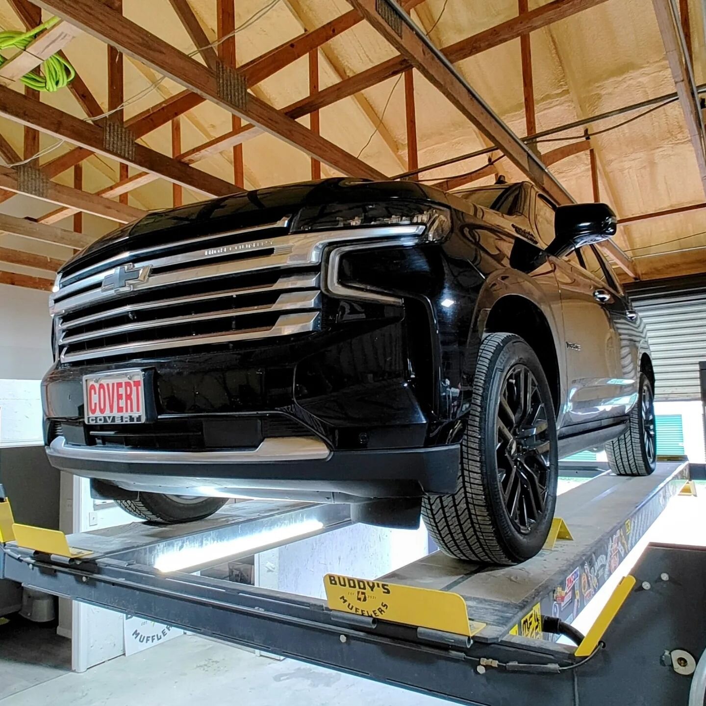 On the lift today we had a #chevrolet #chevy #tahoe #highcountry in for that #blackwidowexhaust magic. We yanked out the stock muffler and welded up a #widowmaker #neighborhater to let that rumble out. Sounds like a proper truck now.
Who's next?
#bud