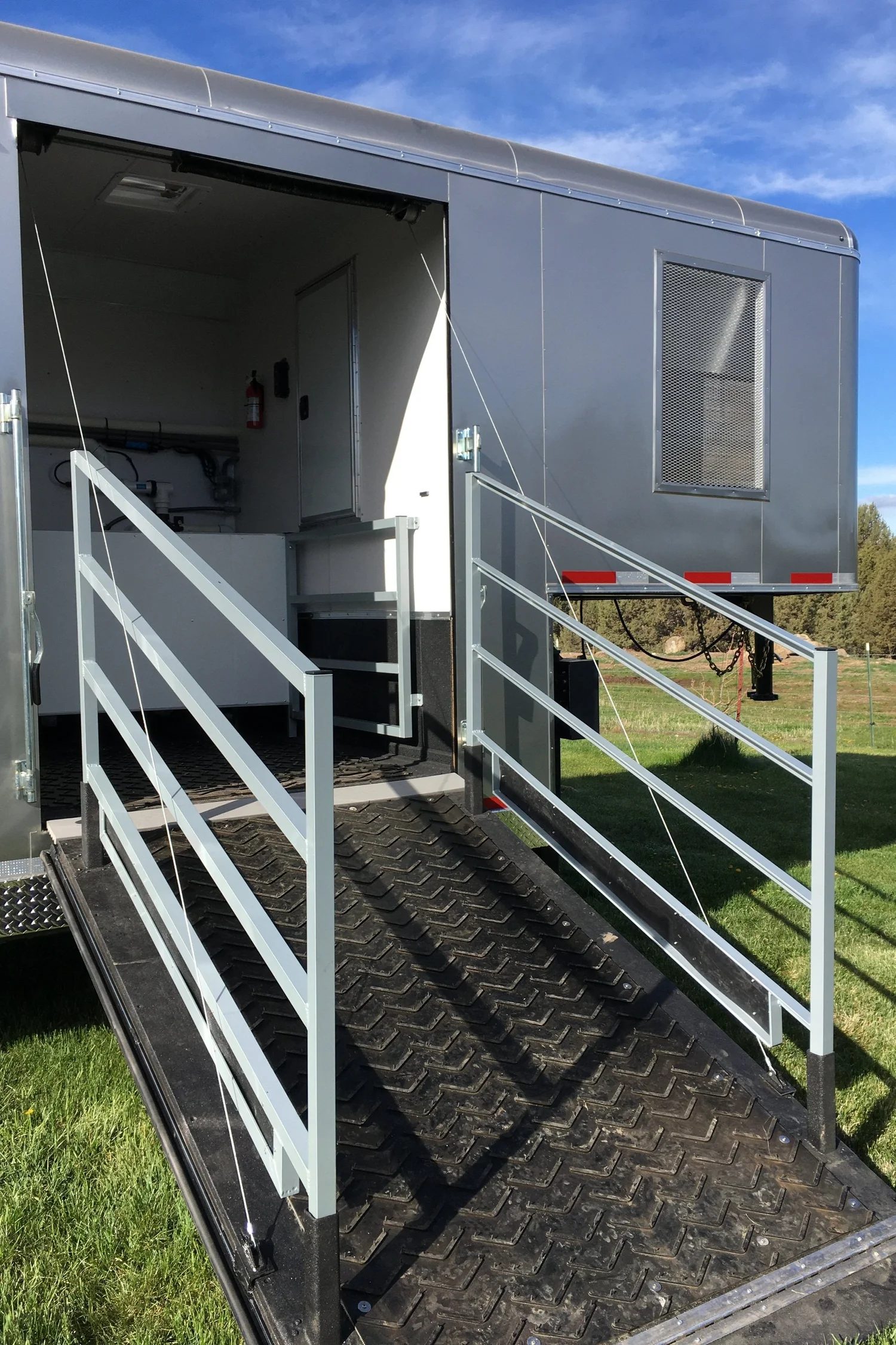 Cornerstone Equine Rehab LLC. - Mobile Equine Spa Trailers