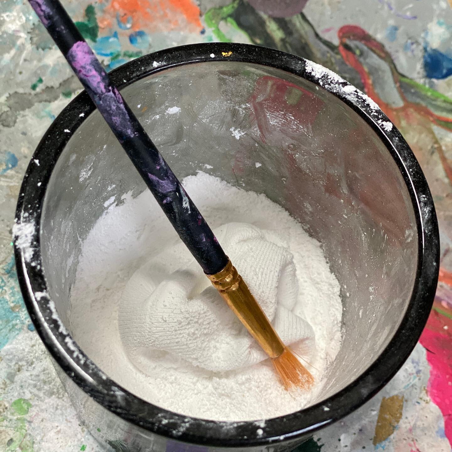 Painting with 🤸&zwj;♀️ gymnast chalk - well that&rsquo;s new for me

#zathleticgymchalk #mixedmedia #artistsoninstagram #art #tryingnewthings #artlovers #artlove #artlife #supportartists #supportart