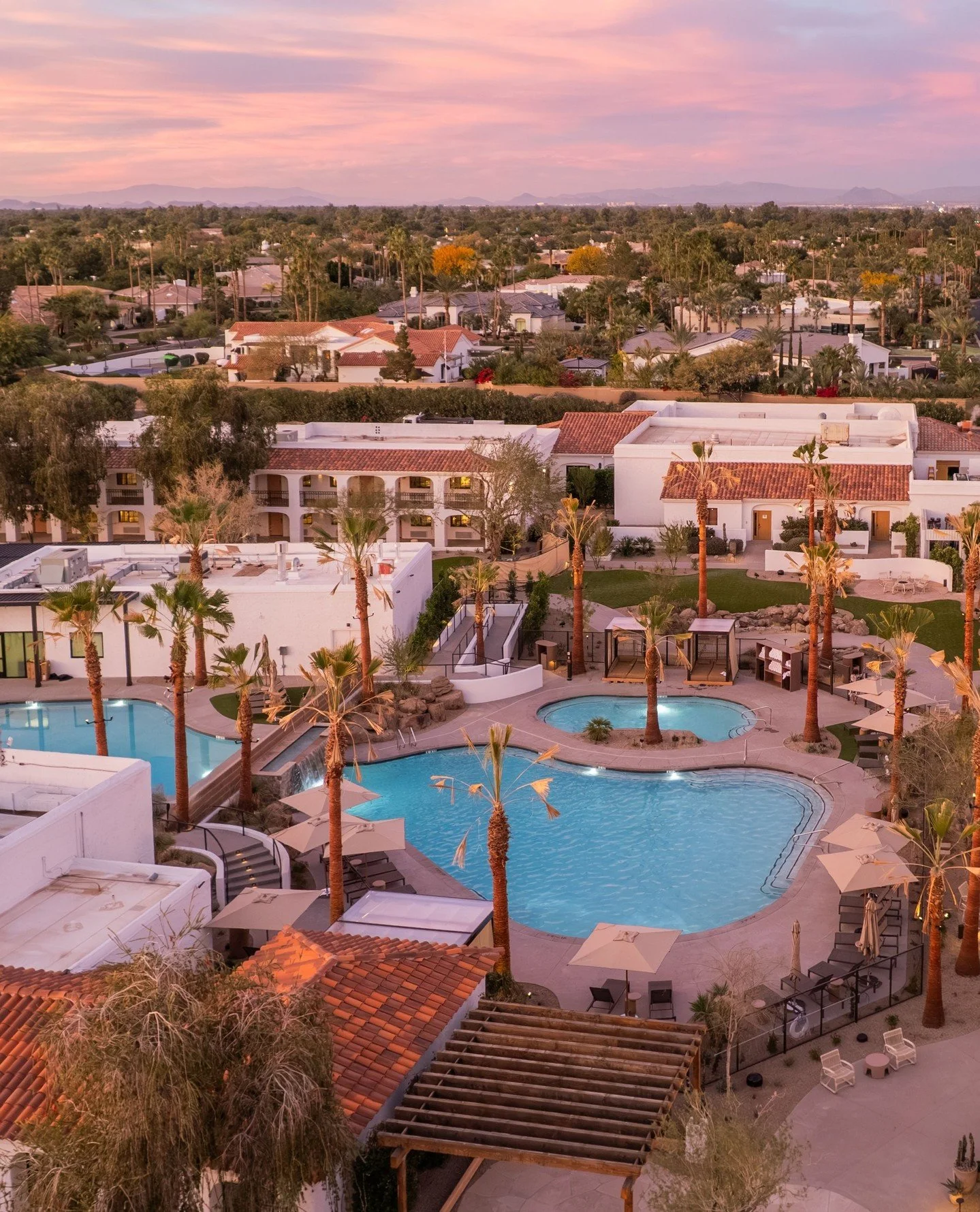 No... we're def not sitting at our desks right now wishing we were at @miralinaresort... not us!