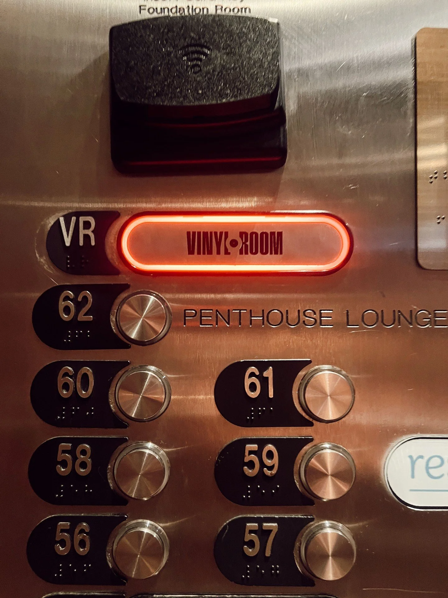 🎵✨ LAS VEGAS, we have the new hotspot for you! ✨🎵⁠
⁠
We've been honored to help bring the newest, coolest bar in town to life with our client, @livenation. Meet @vinylroomlasvegas!⁠
⁠
Located on the 63rd floor of the @mandalaybay hotel, The Vinyl R
