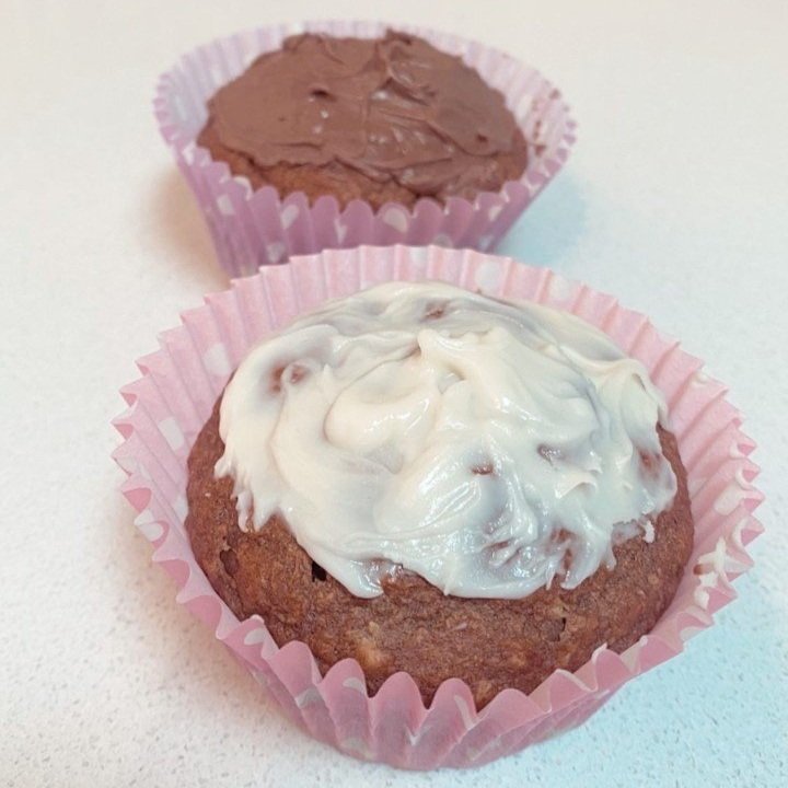 Pupcake+-+Carob+White.jpg