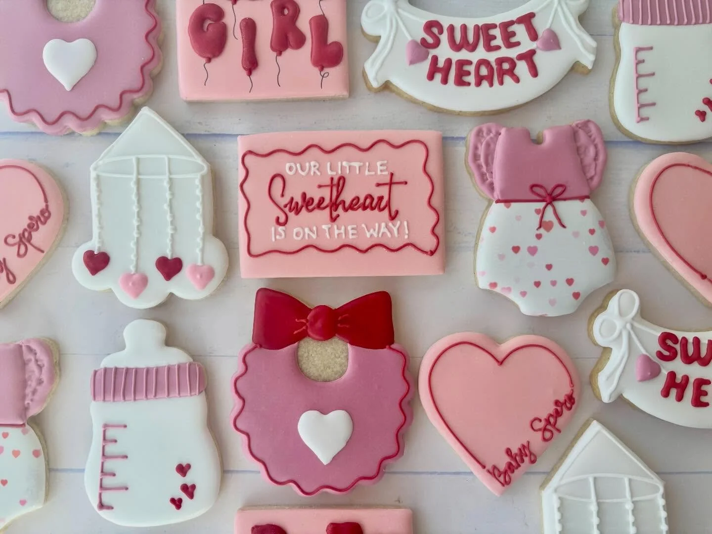 🍪 Just out here baking happiness on repeat while being powered by butter, sugar, and good vibes ✨💕
 -Decorated Sugar Cookies
 -Bronuts (brownie donuts)
 -Cake Pops
 -Cookie Cake

❤️ Every custom order tells a sweet little story. So thankful you tru
