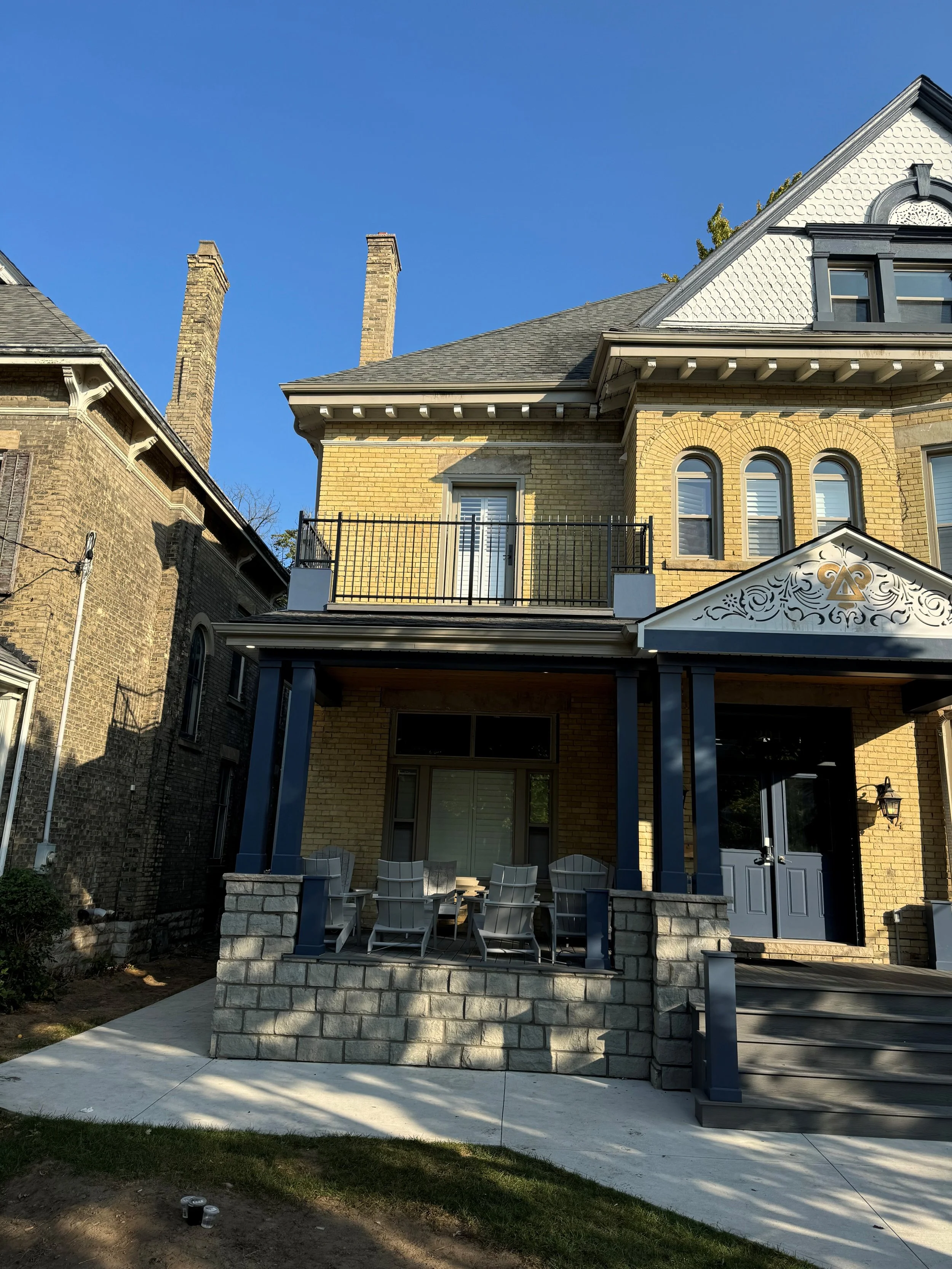 4 - Porch with Side Walkway.jpg