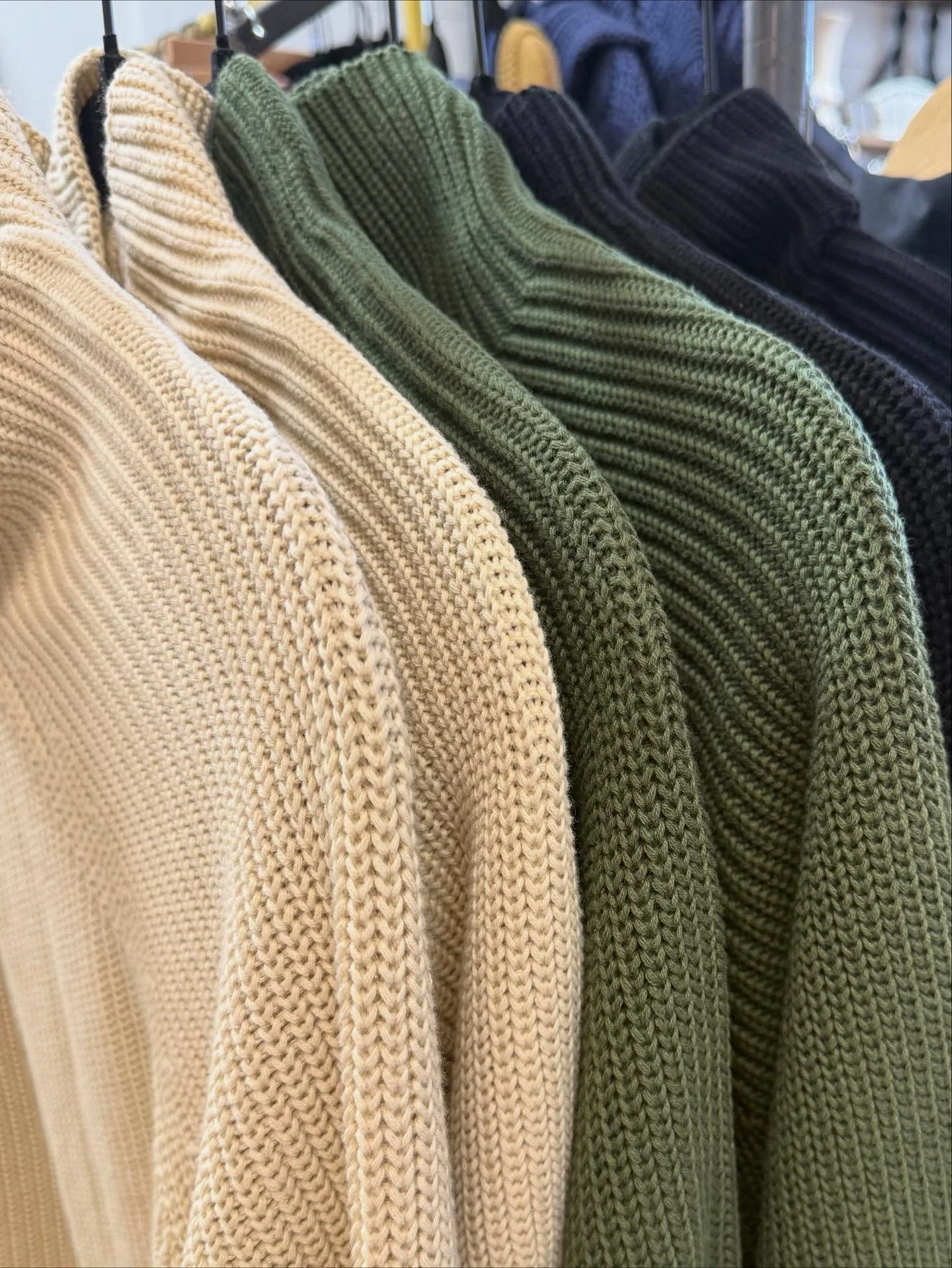 💯 cotton Lauren Sweaters are going fast! Vintage Oat and a couple of Bronze Green remain. In the shop now or online. Open today thru Friday 11-5 and Saturday 9-2.
Shop small for fall y&rsquo;all (I could t help myself) ✌🏼+ ❤️ + 🍁