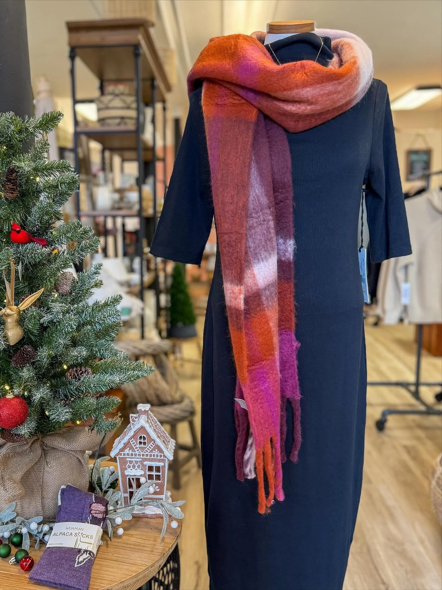 📣 Haven&rsquo;t had the chance to showcase the Astrid Dress because they came and went pretty quickly but I was able to get a few more in and I think y&rsquo;all should check them out. So many things to do with this dress! Heels and jewels! Scarves 