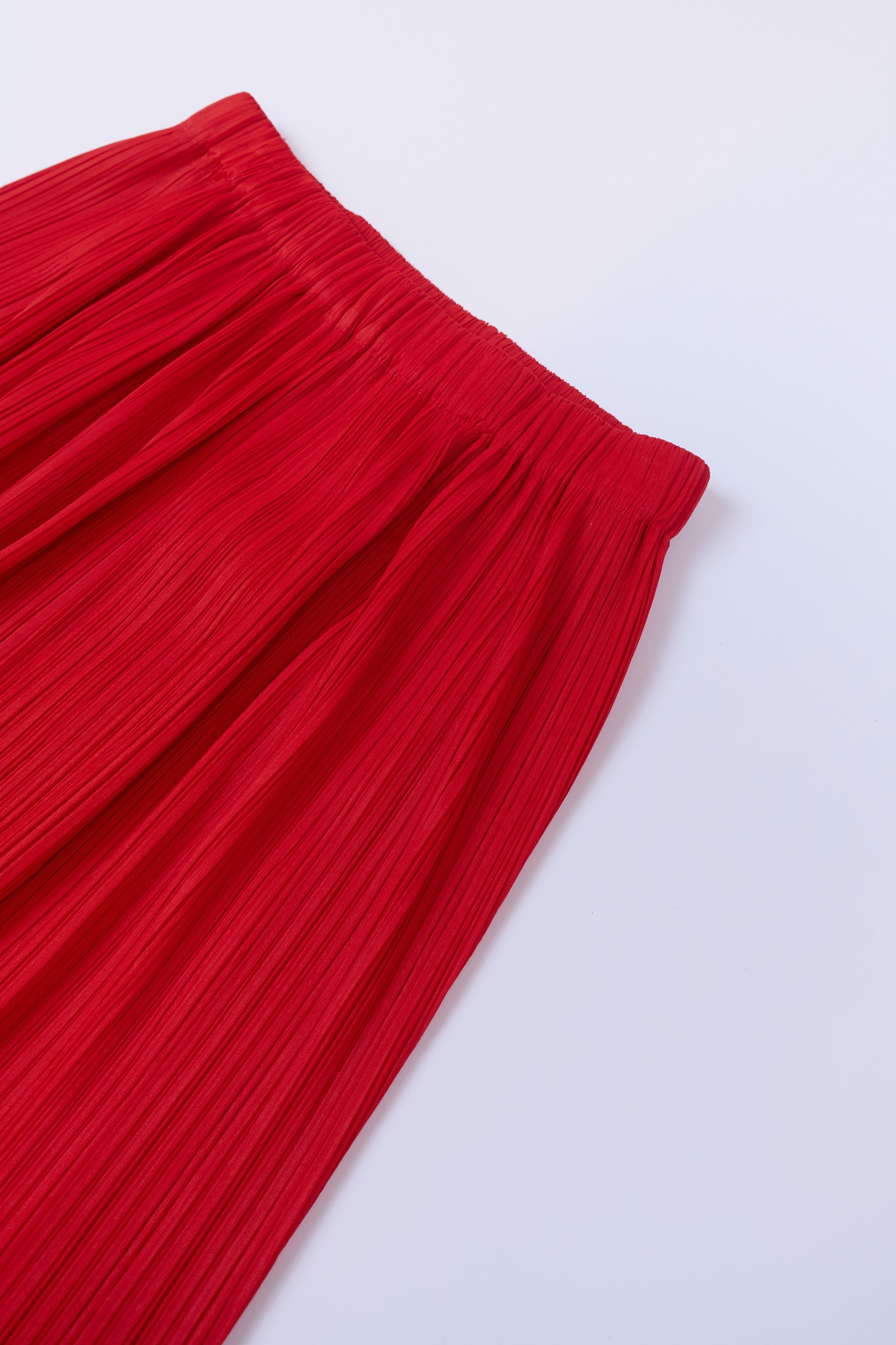 ISSEY MIYAKE red elastic waist pleated skirt 412.jpg