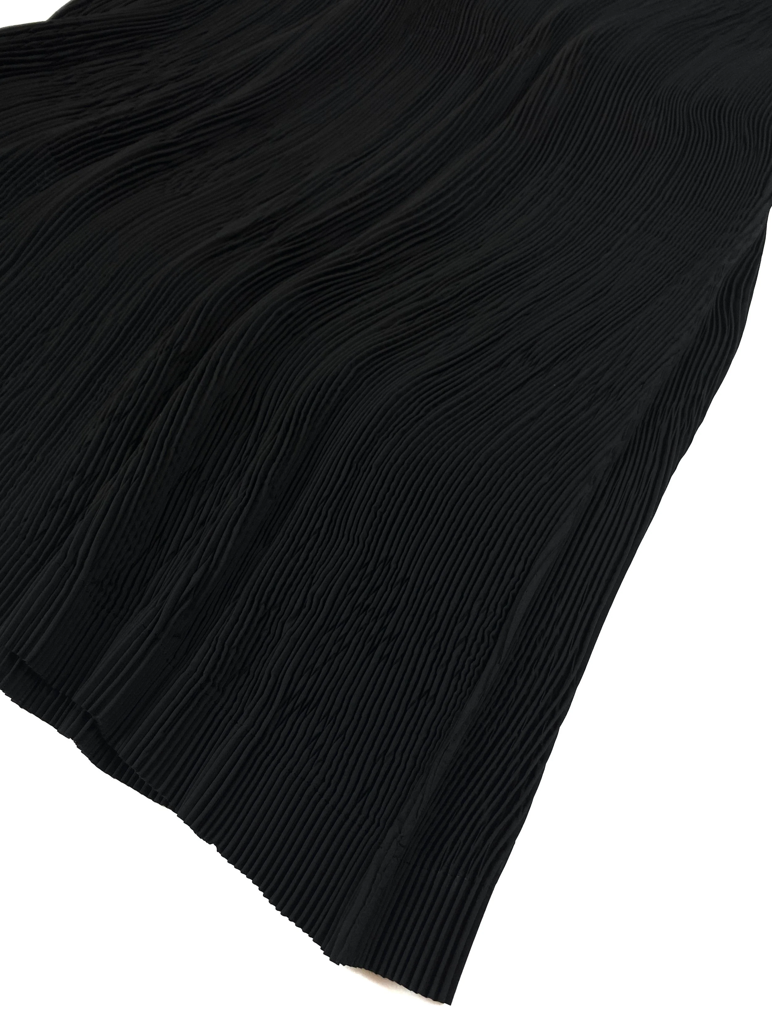 ISSEY MIYAKE short wavy pleated skirt (black) 501.jpg