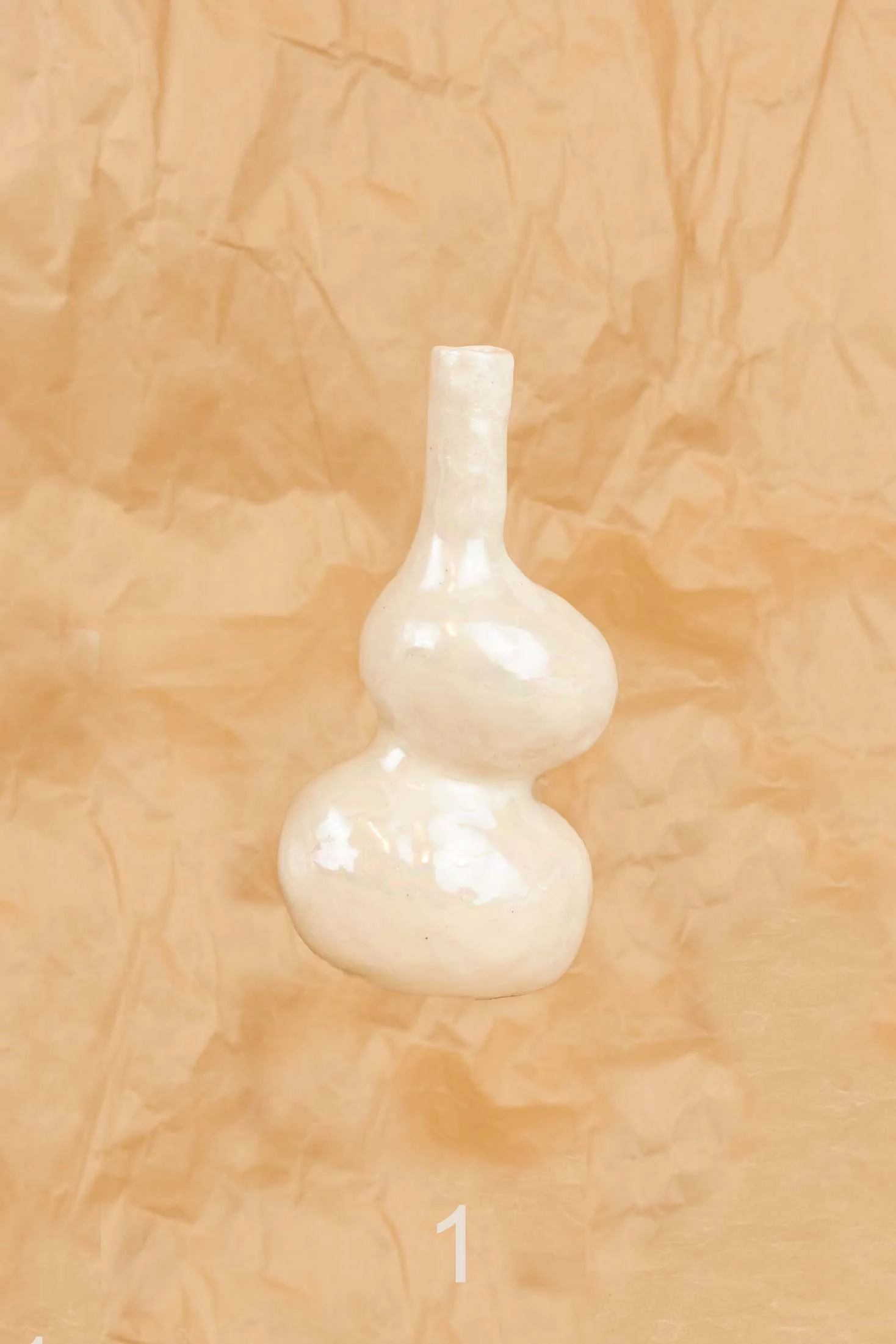 ELOISE WHITE small pearl vase 557 01.jpg