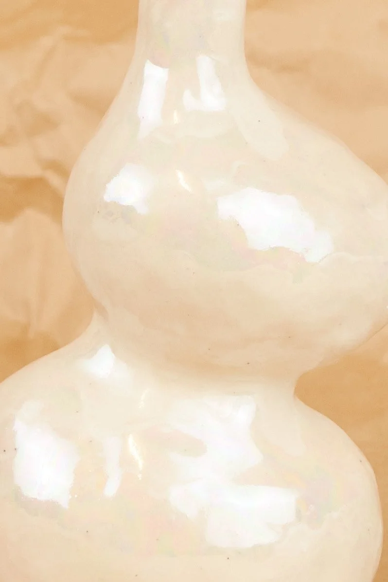 ELOISE WHITE small pearlescent vase 571.jpg