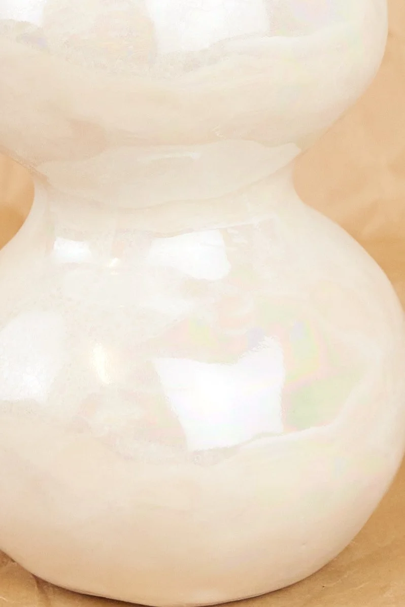 ELOISE WHITE large pearlescent vase 570.jpg