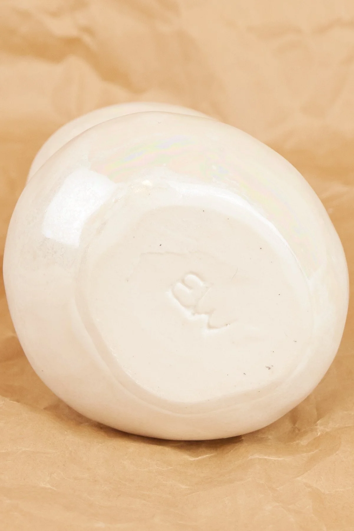 ELOISE WHITE large pearlescent vase 568.jpg