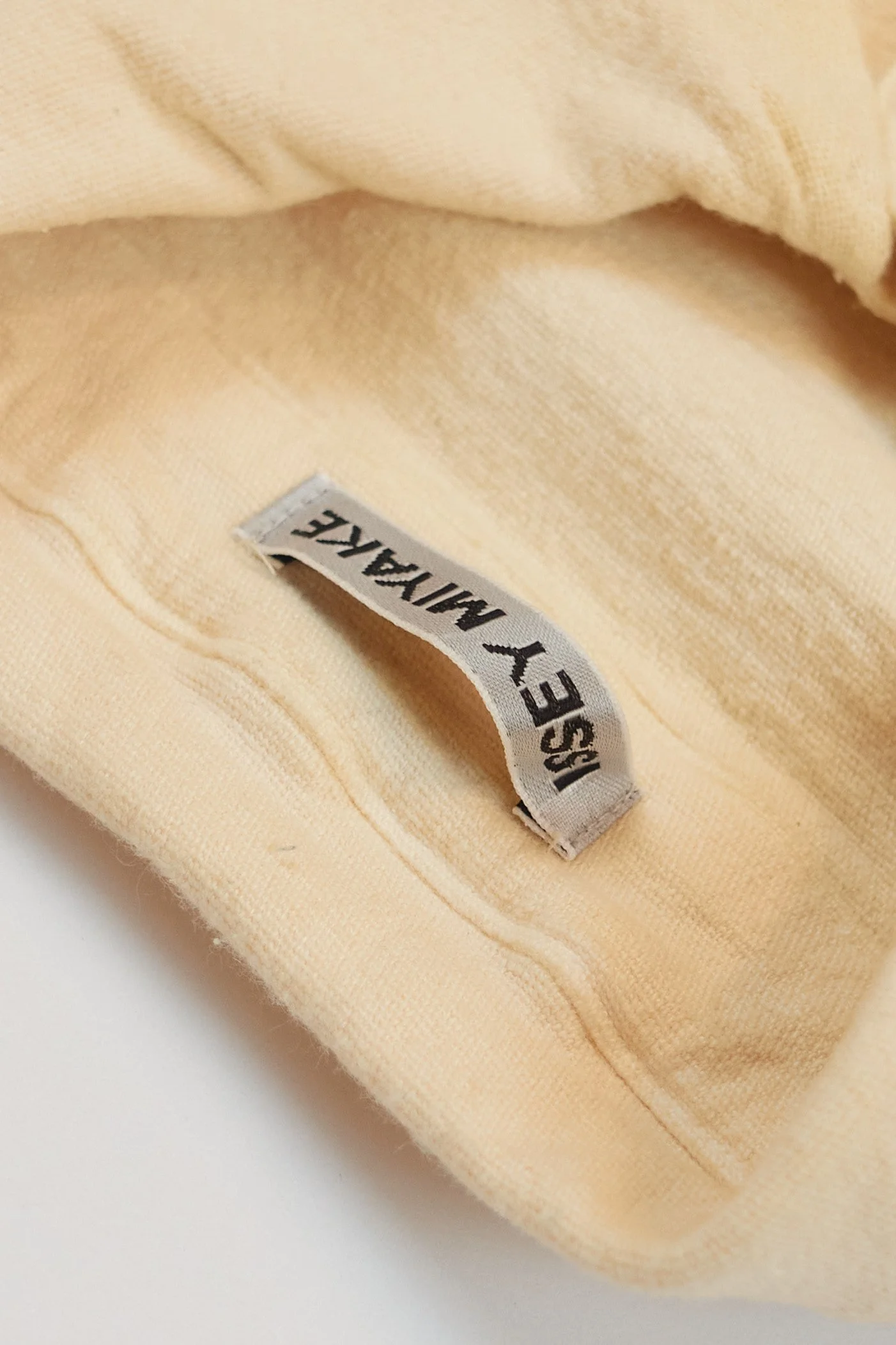 Issey Miyake stretchy shirt detail - exaggerated seams