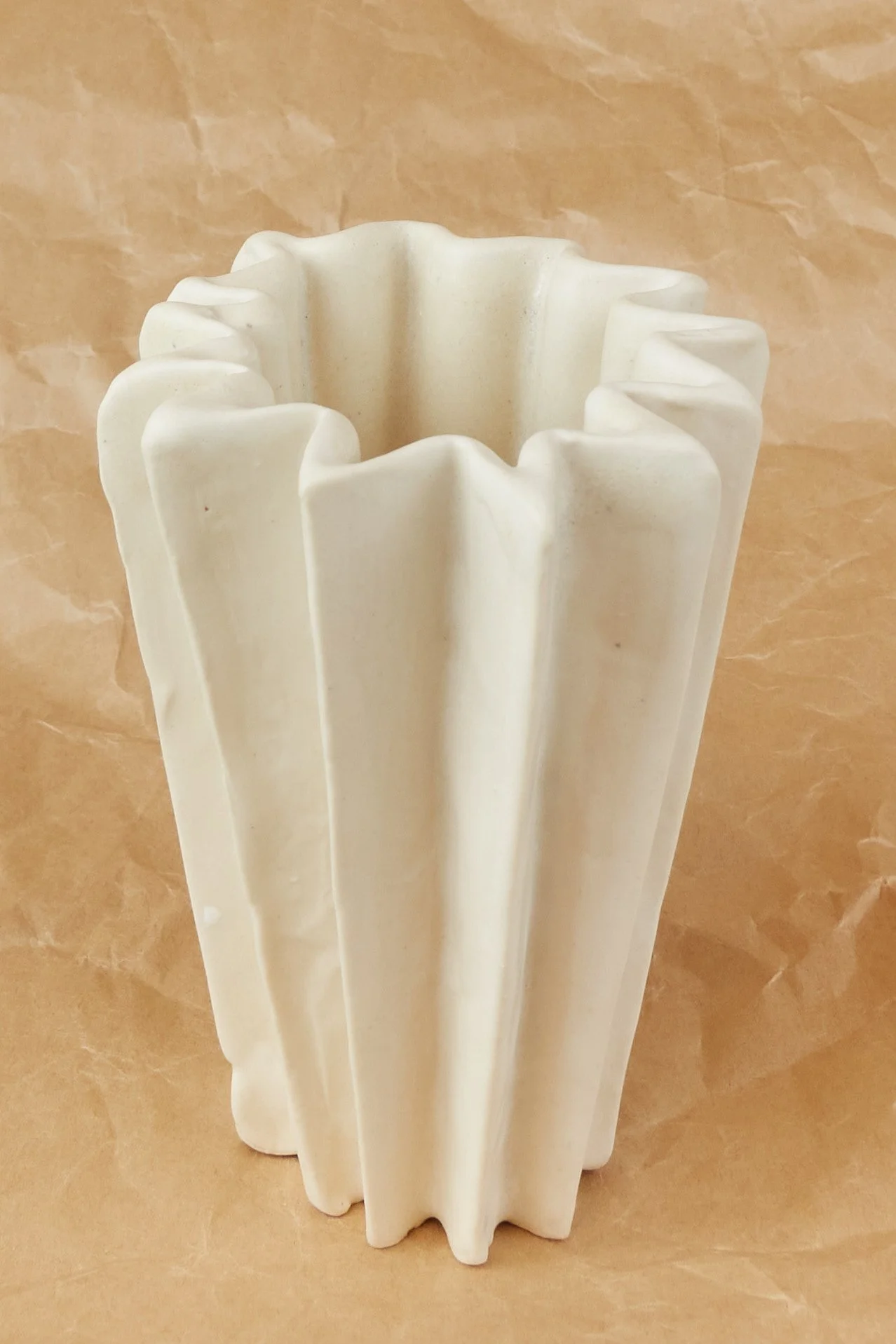 Kirsten Perry pleated vase  961 220527.jpg