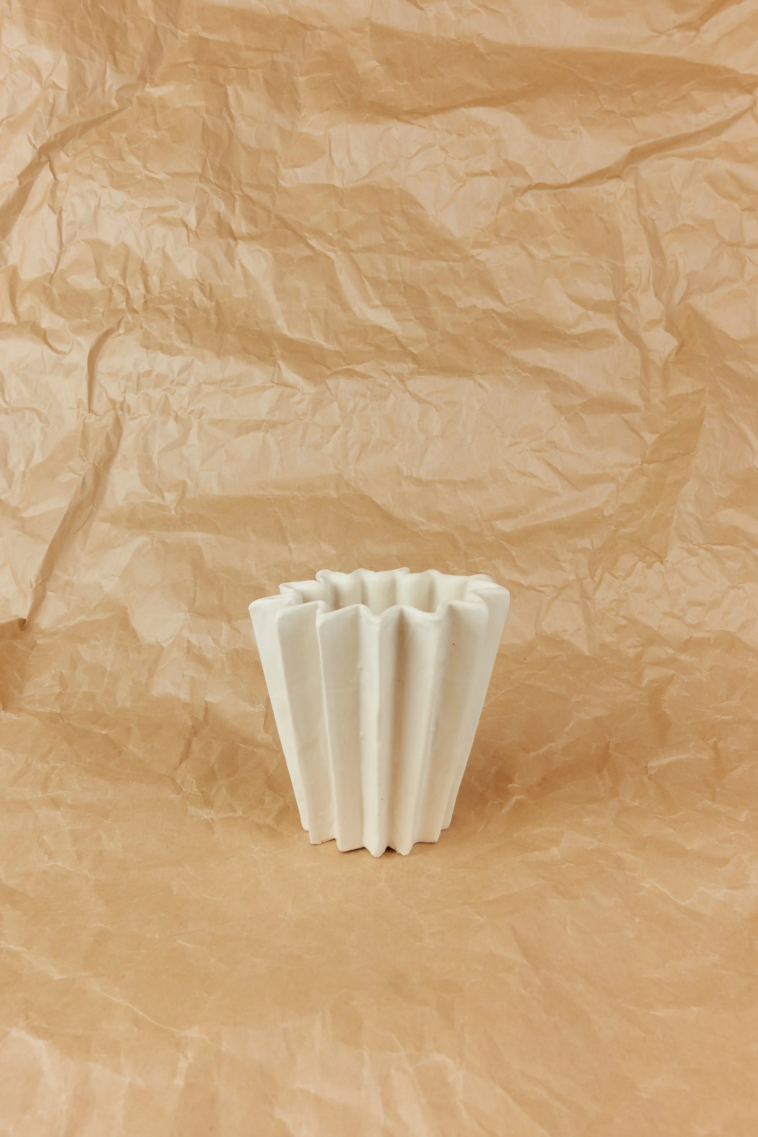 Kirsten Perry pleated vase 966 220527.jpg
