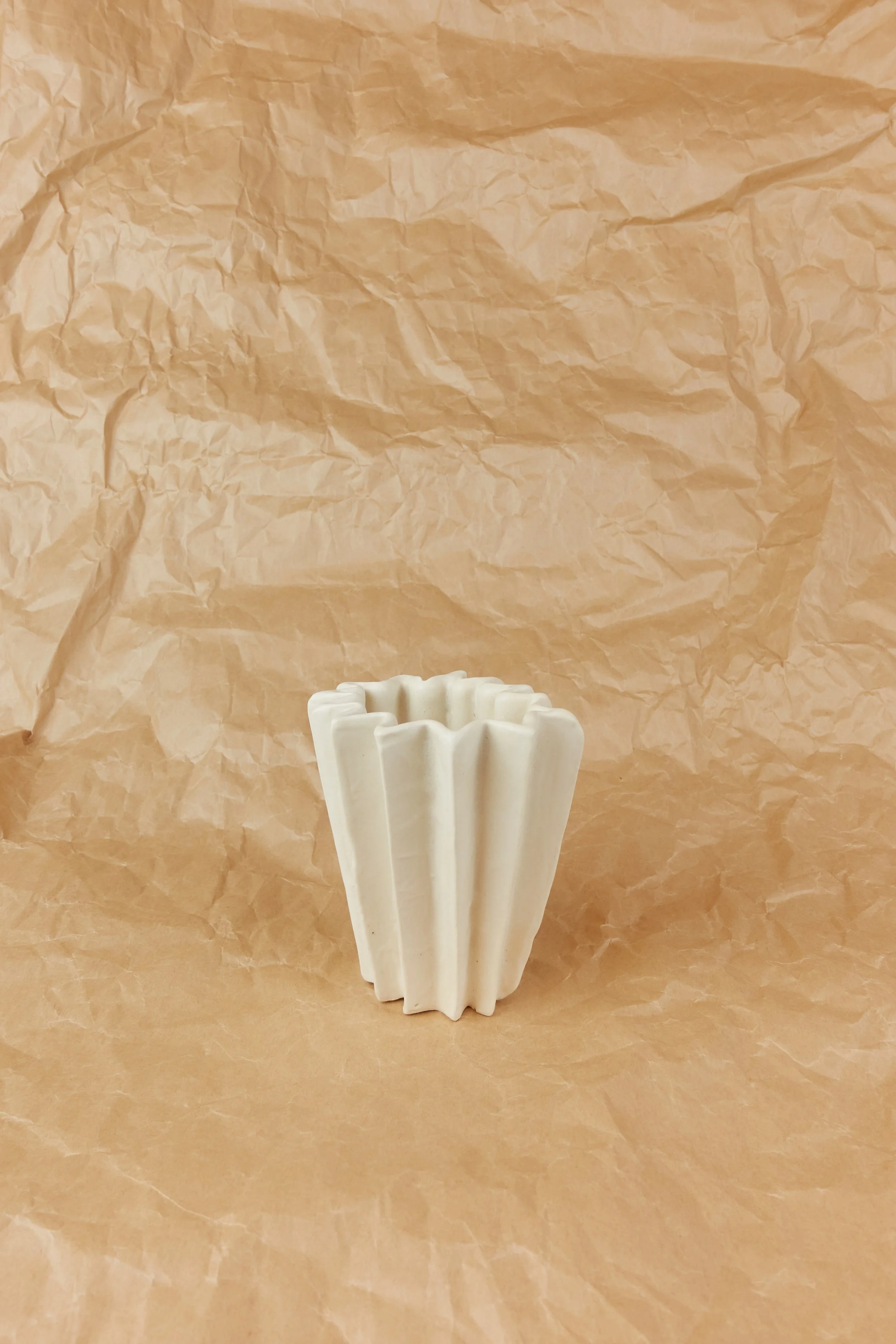 Kirsten Perry pleated vase 967 220527.jpg