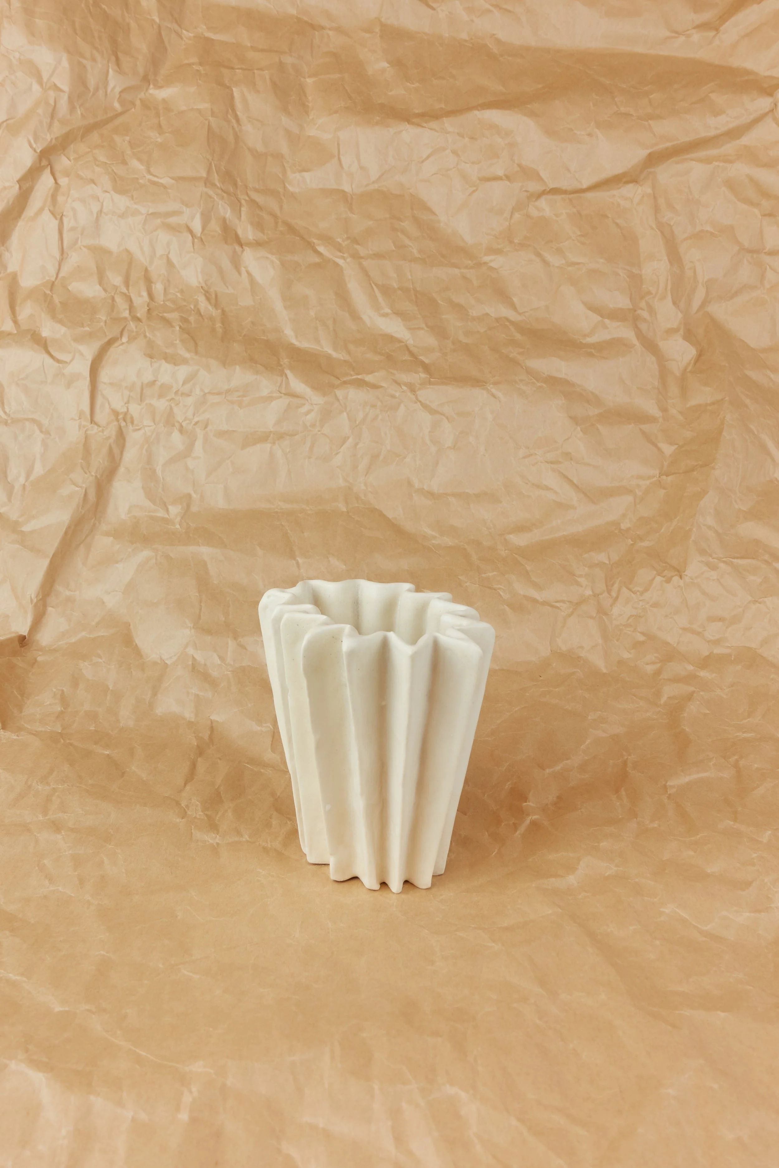 Kirsten Perry pleated vase 969 220527.jpg